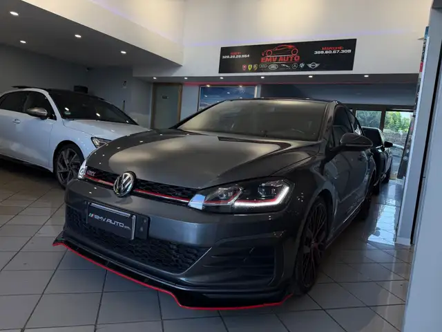 Volkswagen Golf view 3