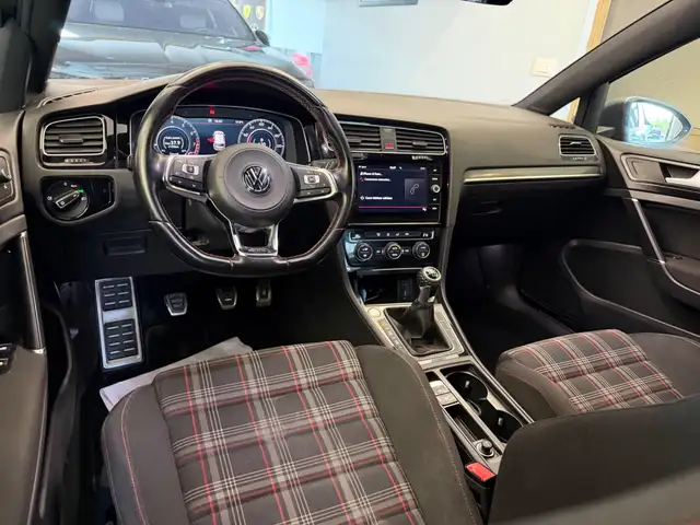 Volkswagen Golf view 10