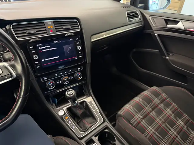 Volkswagen Golf view 5