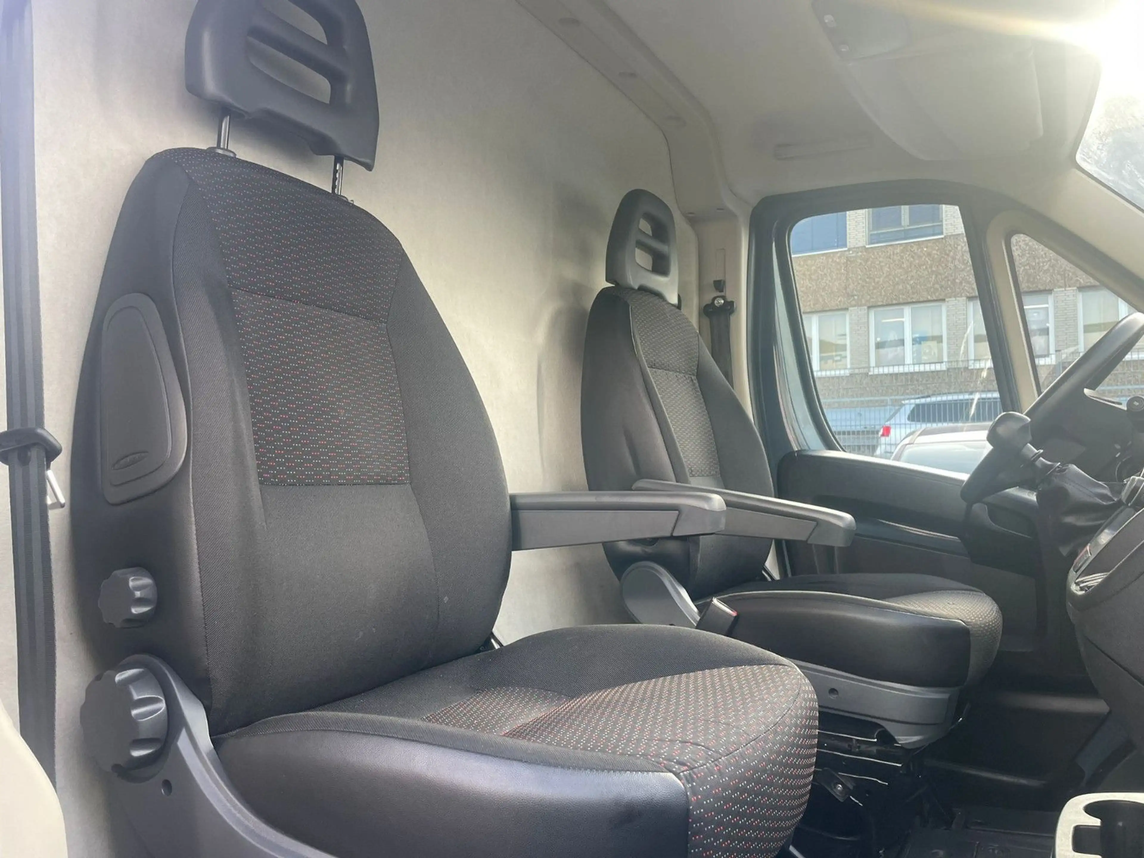 Peugeot Boxer 2.2 HDI Kasten*L1H1*KLIMA*KAMERA*GARANTIE — photo 3