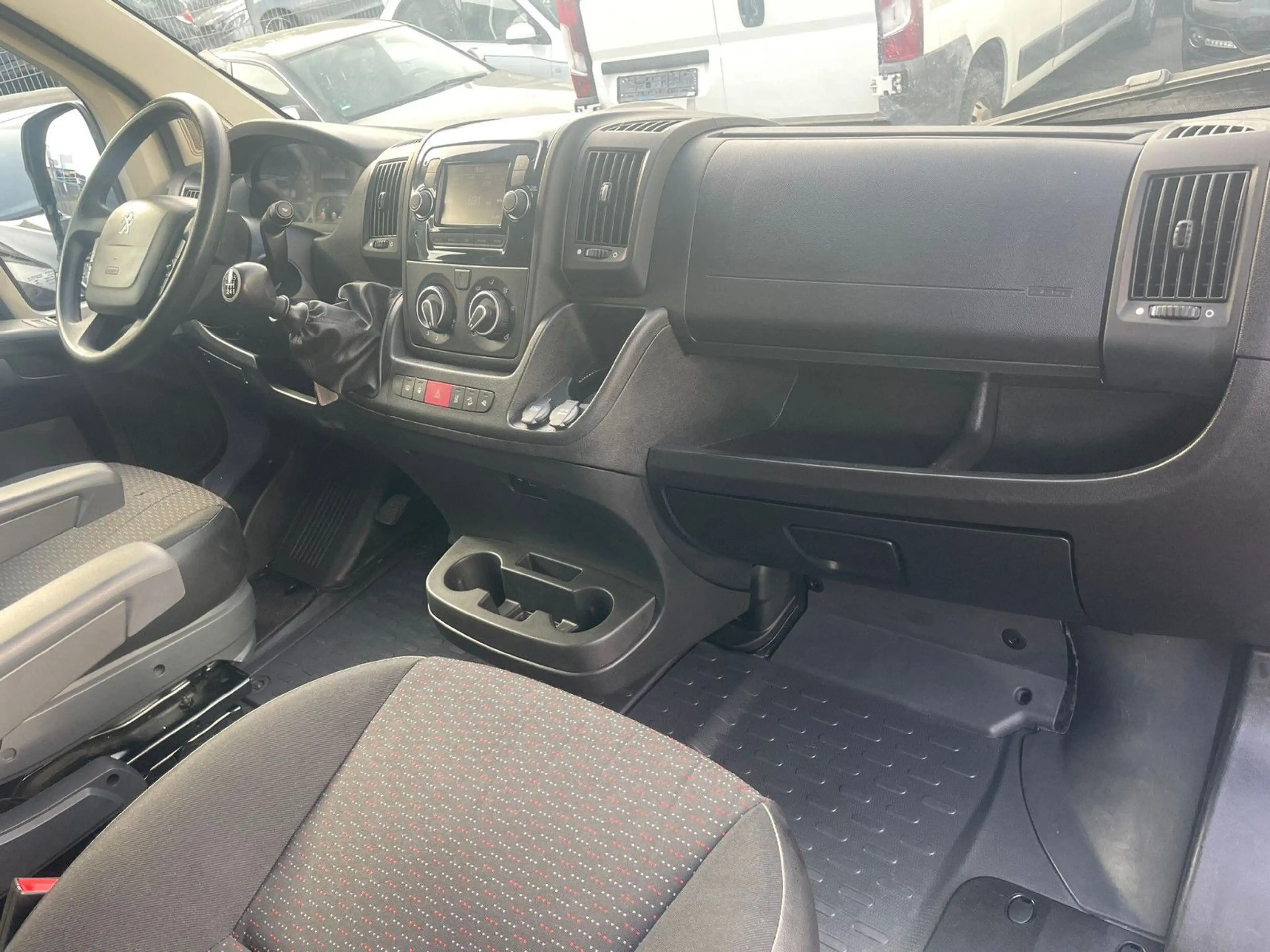 Peugeot Boxer 2.2 HDI Kasten*L1H1*KLIMA*KAMERA*GARANTIE — photo 6