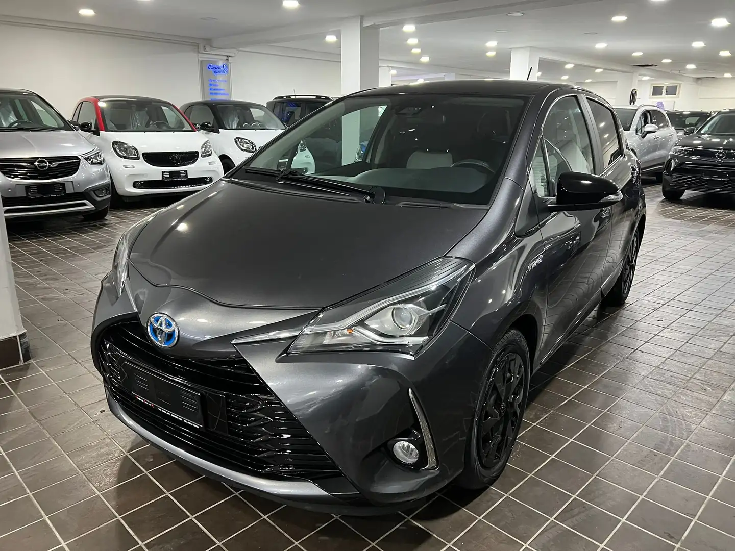 Toyota Yaris LOUNGE 2WD 1.5 HYBRID 75CV AUTOMATIC Grigio - 1