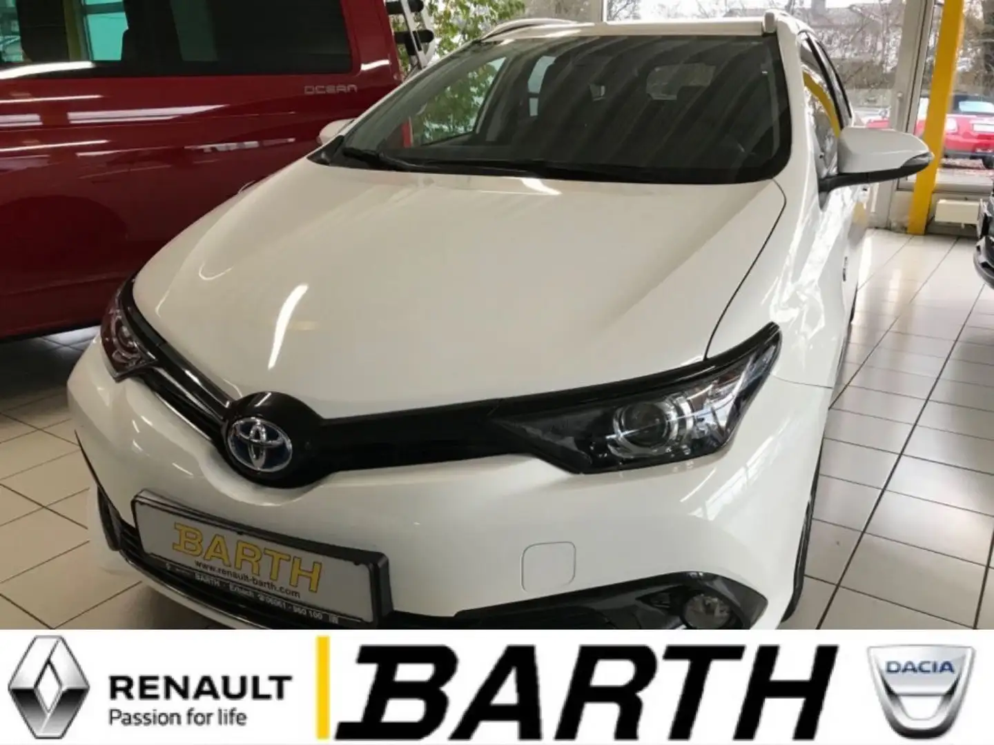 Toyota Auris Touring Sports Hybrid Team D Weiß - 1