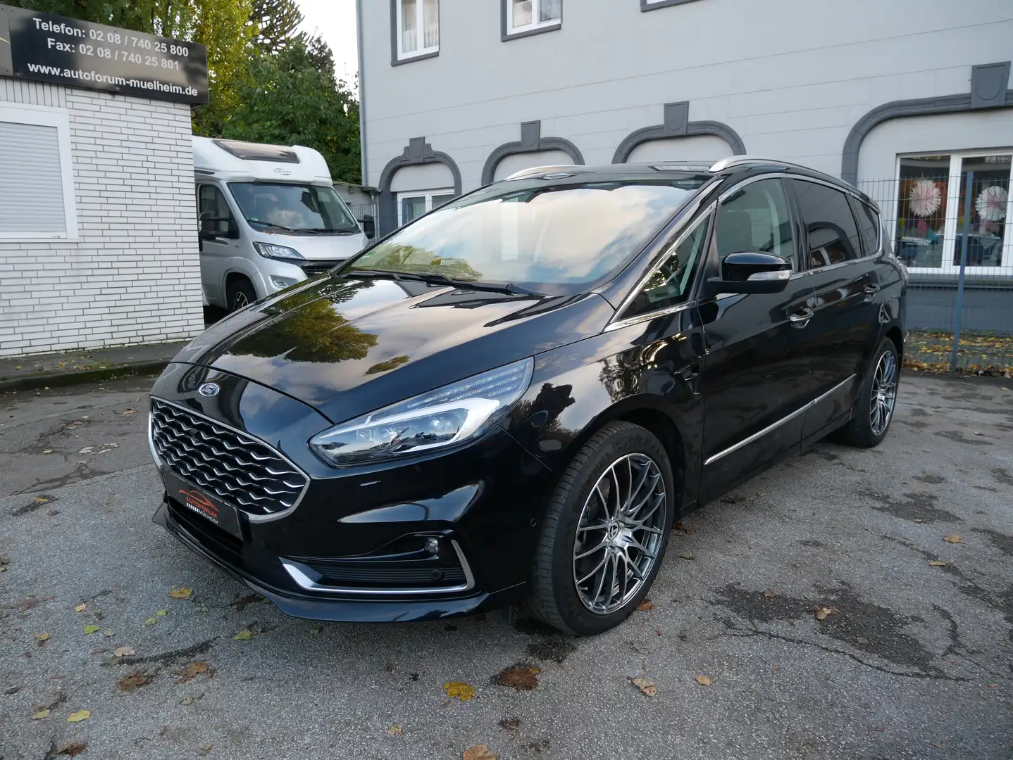 Ford S-Max Hybrid Vignale Aut. 7Sitz Leder KeyGo Spur LED Kam Schwarz - 1