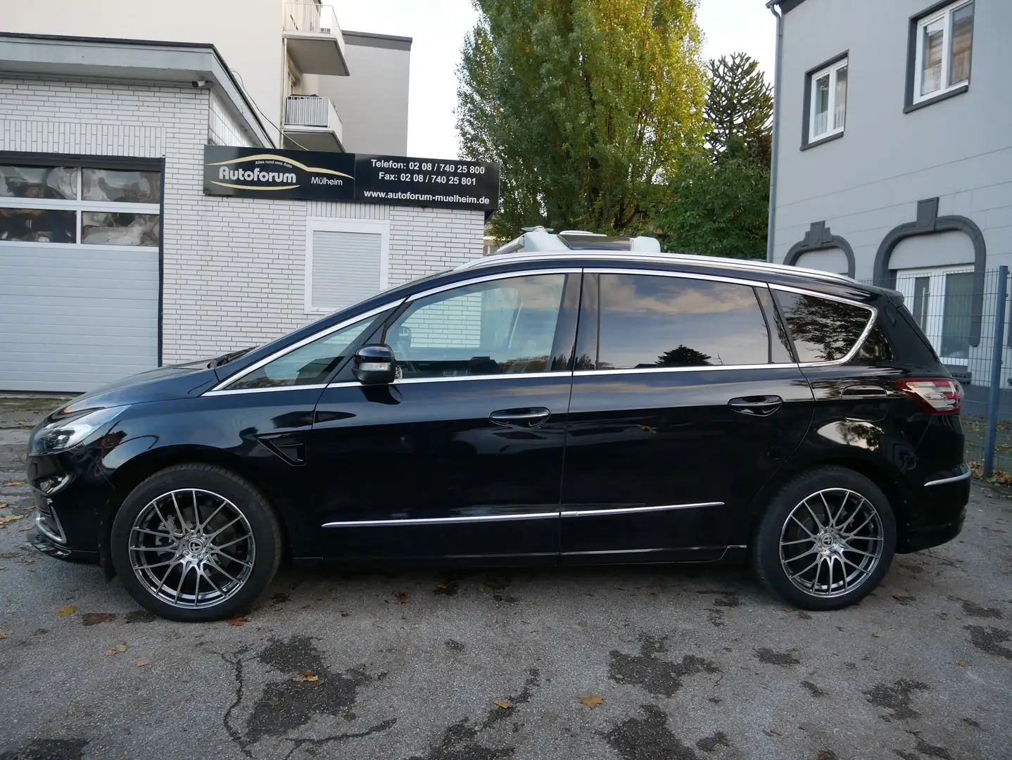 Ford S-Max Hybrid Vignale Aut. 7Sitz Leder KeyGo Spur LED Kam Schwarz - 2