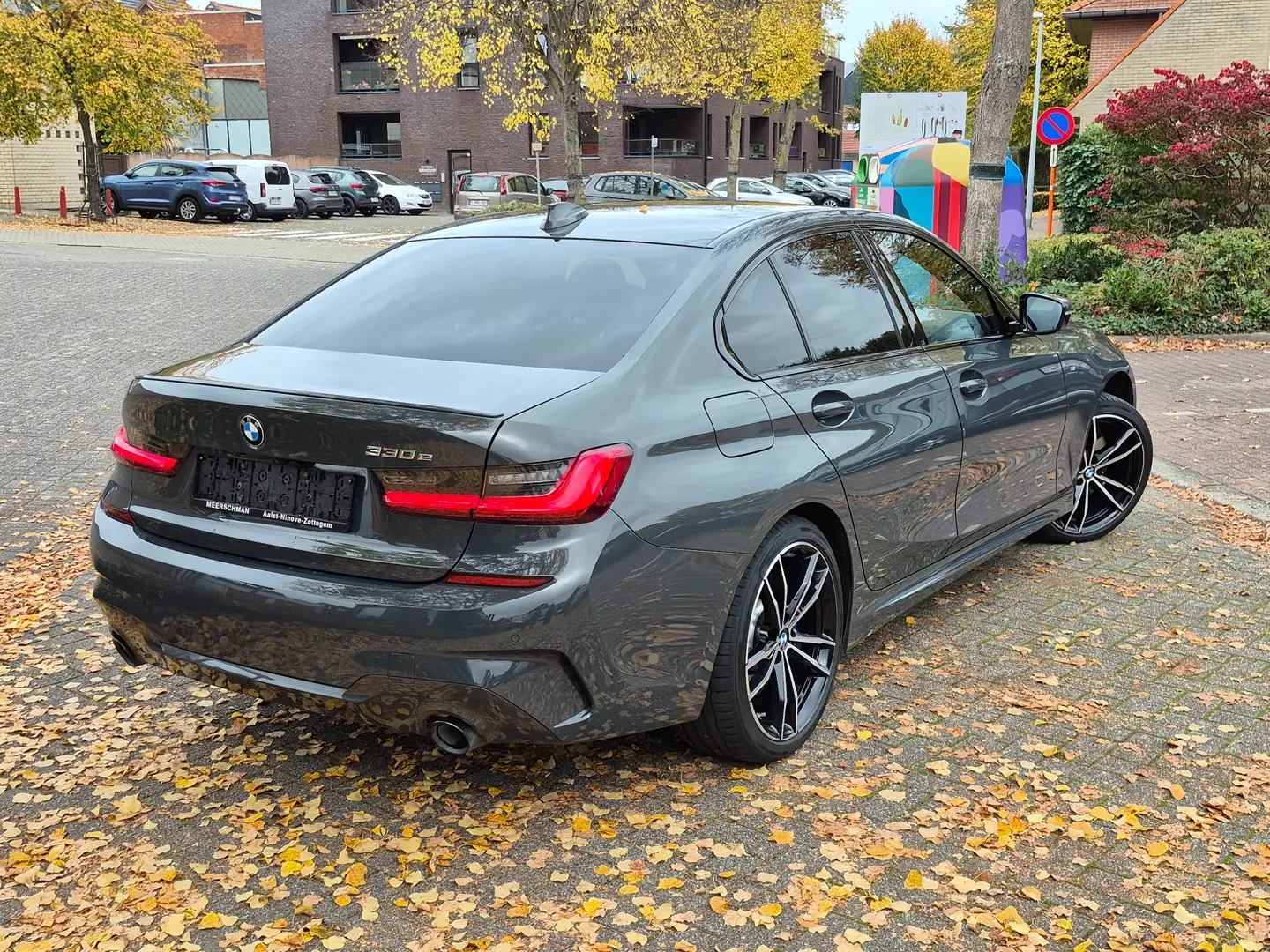 BMW 330 e M Sport / Camera / 1ste Eig / LED / Elek. Trek. Grijs - 2