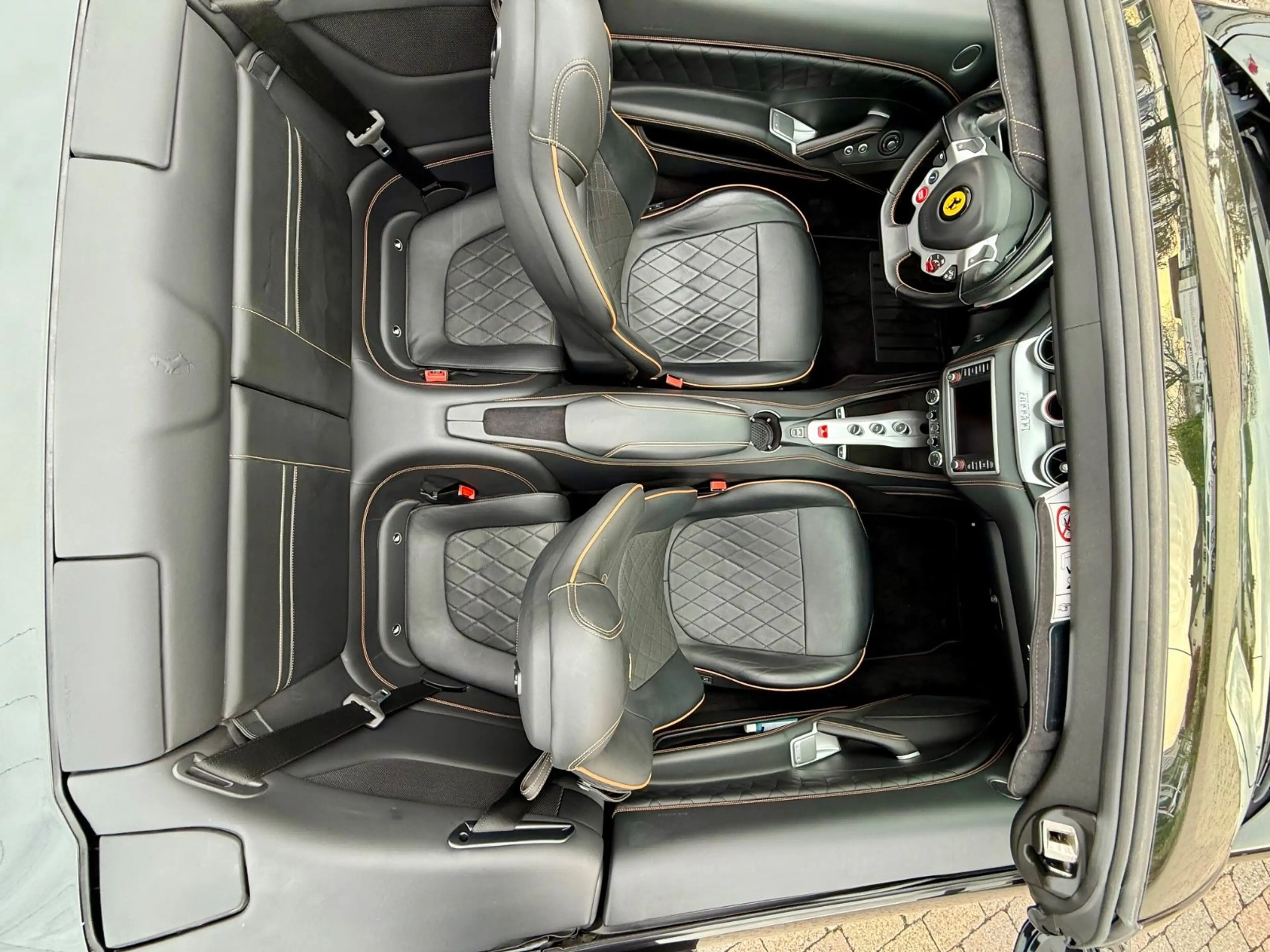 Ferrari California Turbo 3.9 viele Extras , wie neu — photo 11