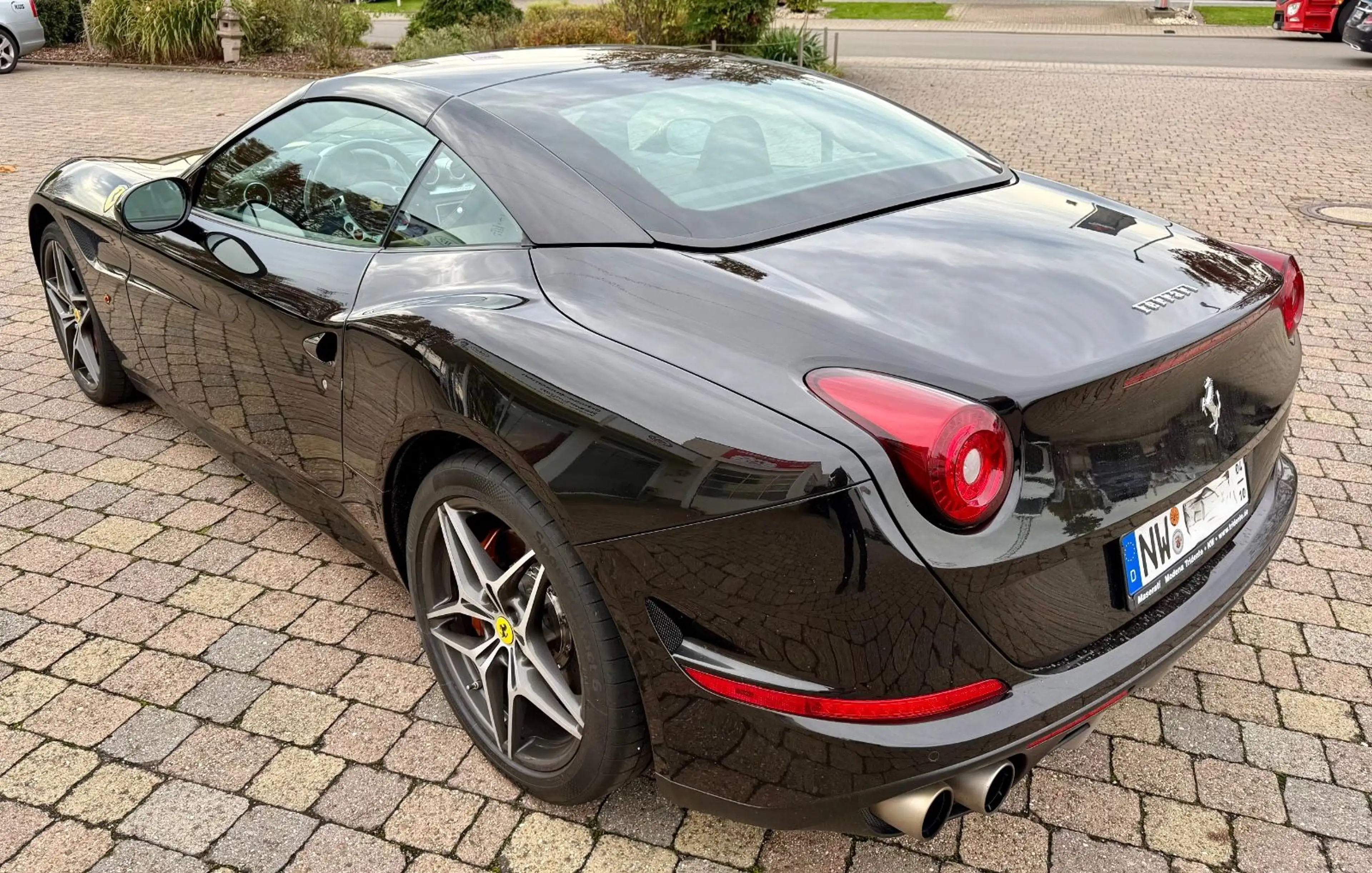 Ferrari California Turbo 3.9 viele Extras , wie neu — photo 5