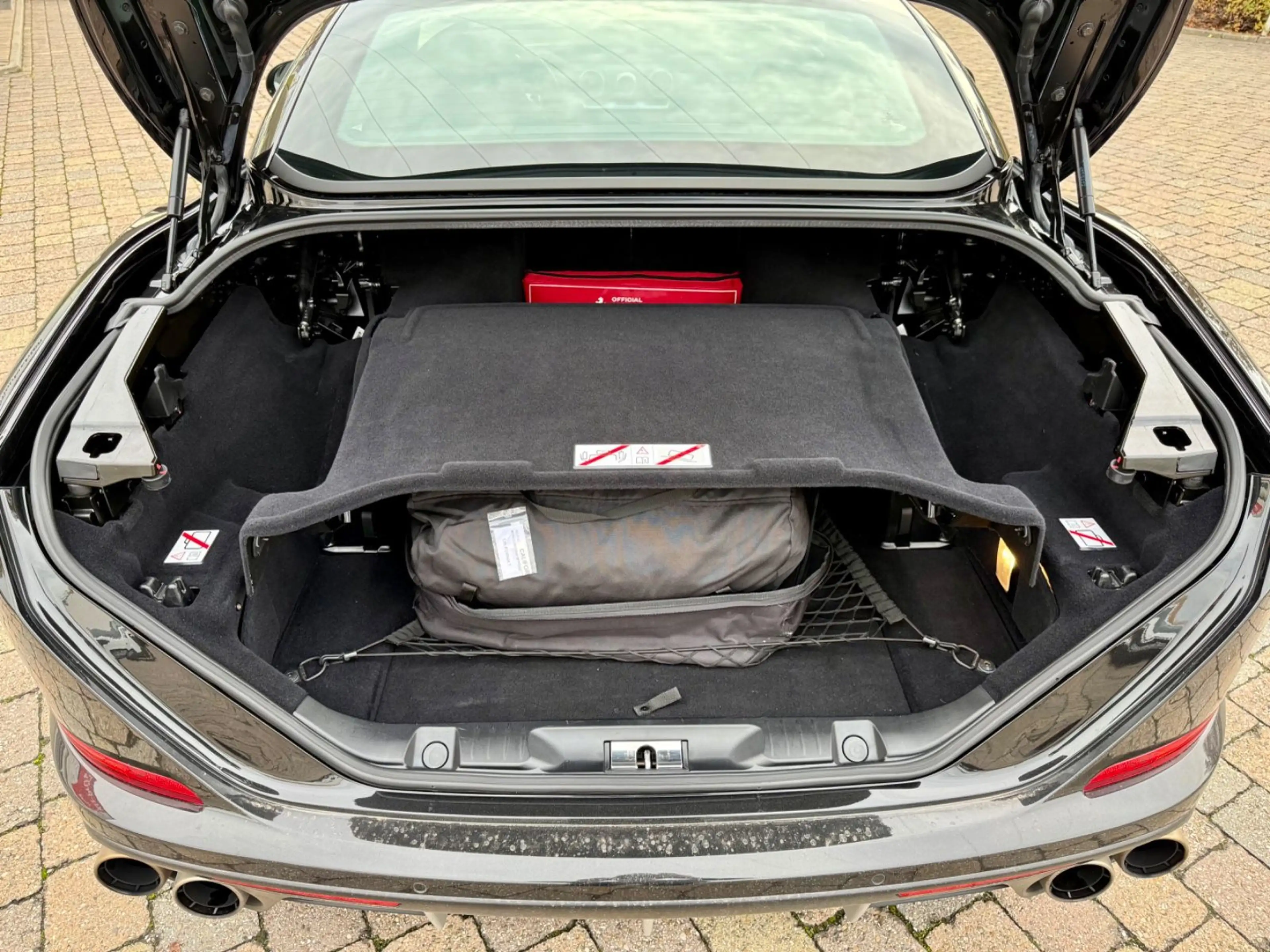 Ferrari California Turbo 3.9 viele Extras , wie neu — photo 14