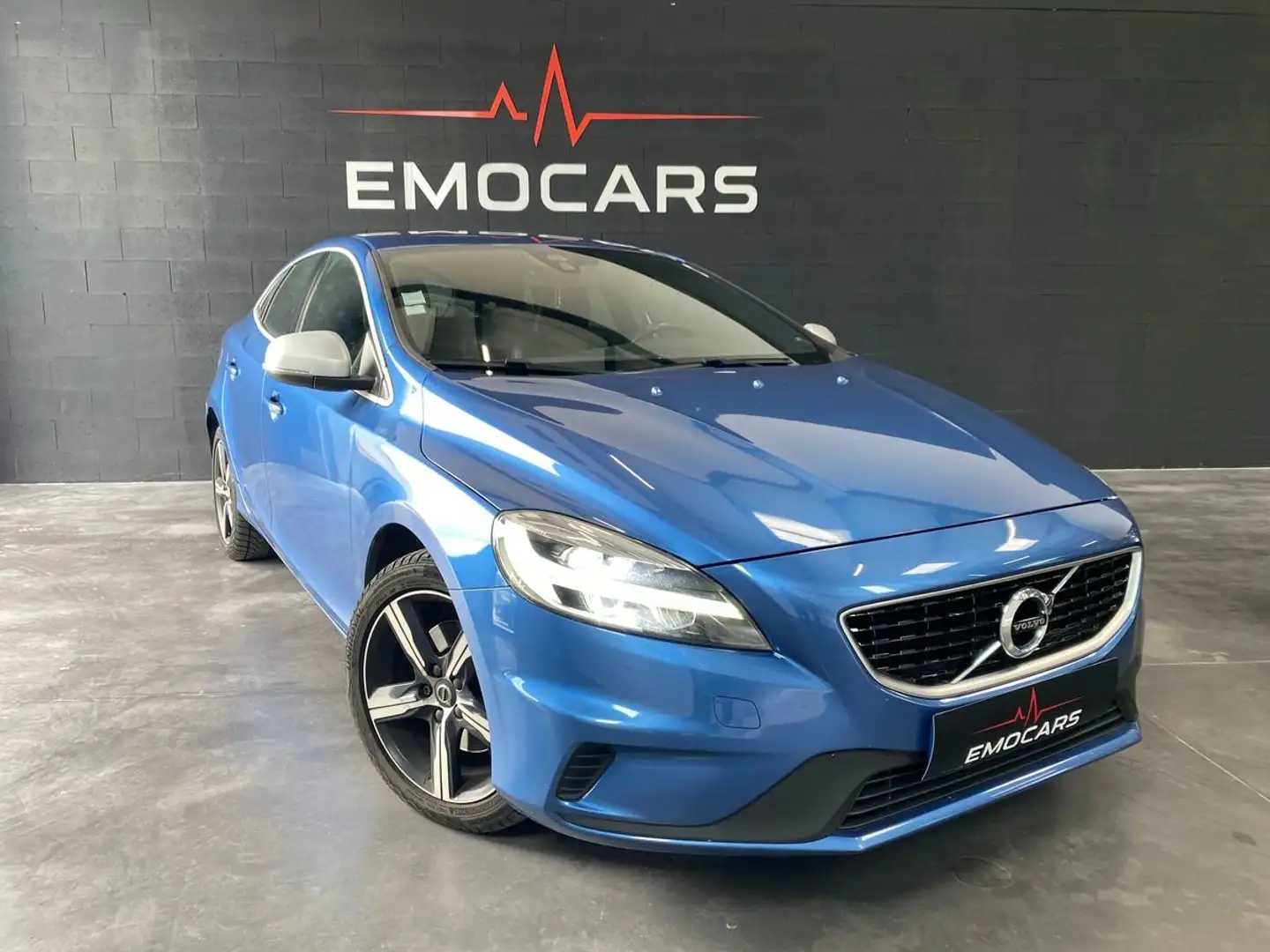 Volvo V40 T2 R design Bleu - 1
