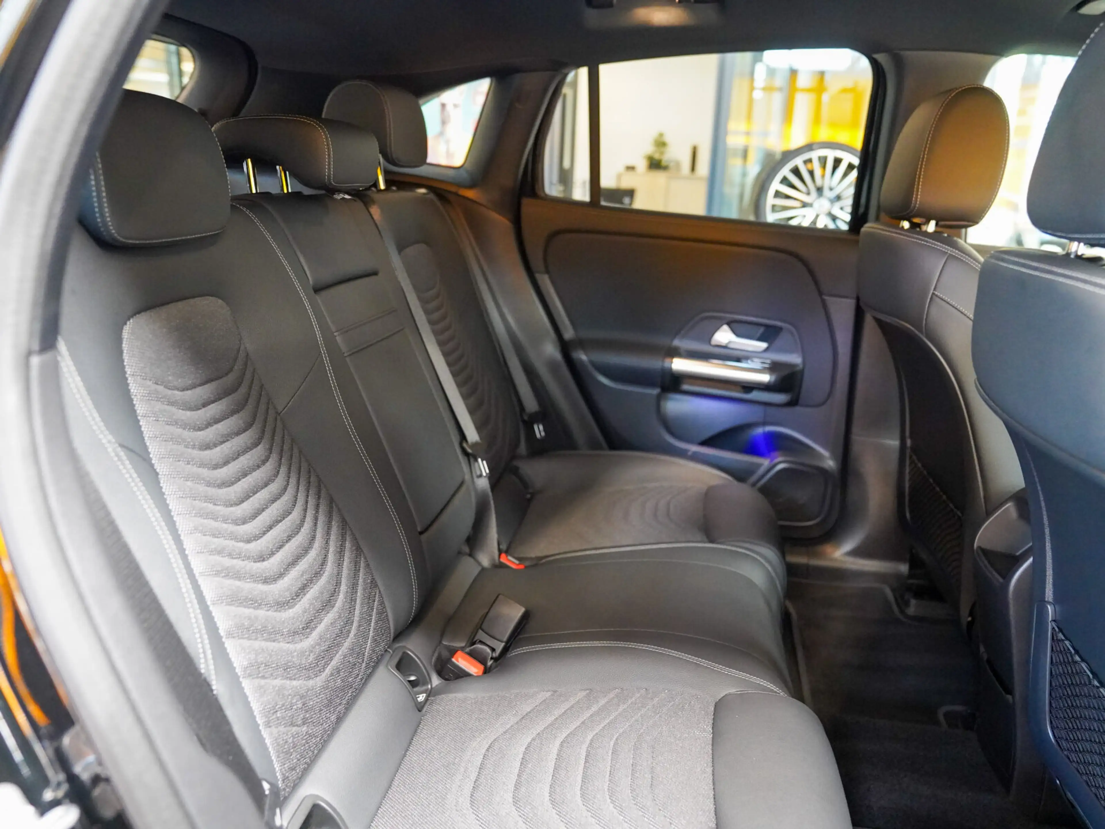 Mercedes-Benz EQA 300 EQA 300 4M Progressive CarPlay Kamera Totwinkel — photo 9