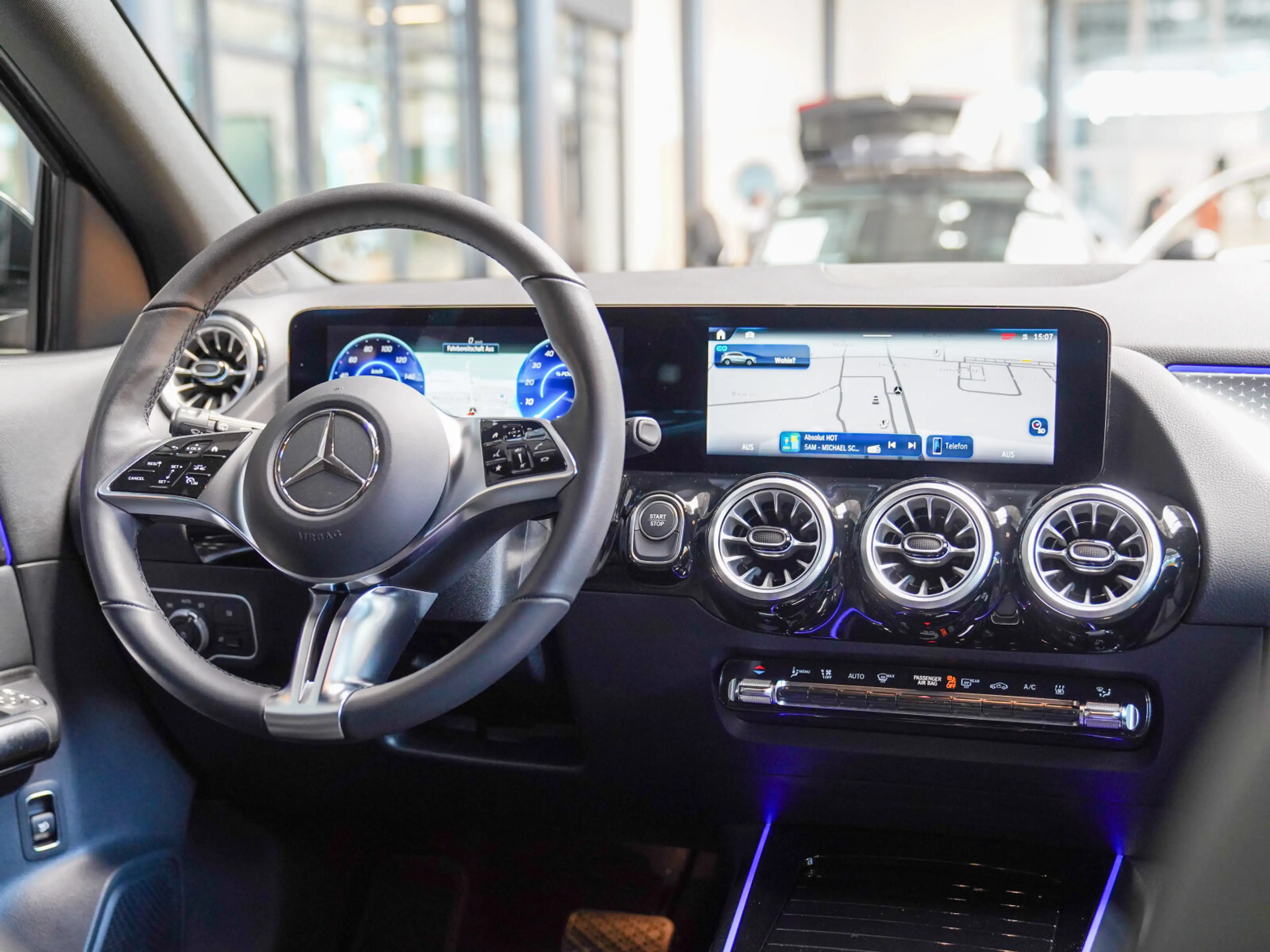 Mercedes-Benz EQA 300 EQA 300 4M Progressive CarPlay Kamera Totwinkel — photo 10