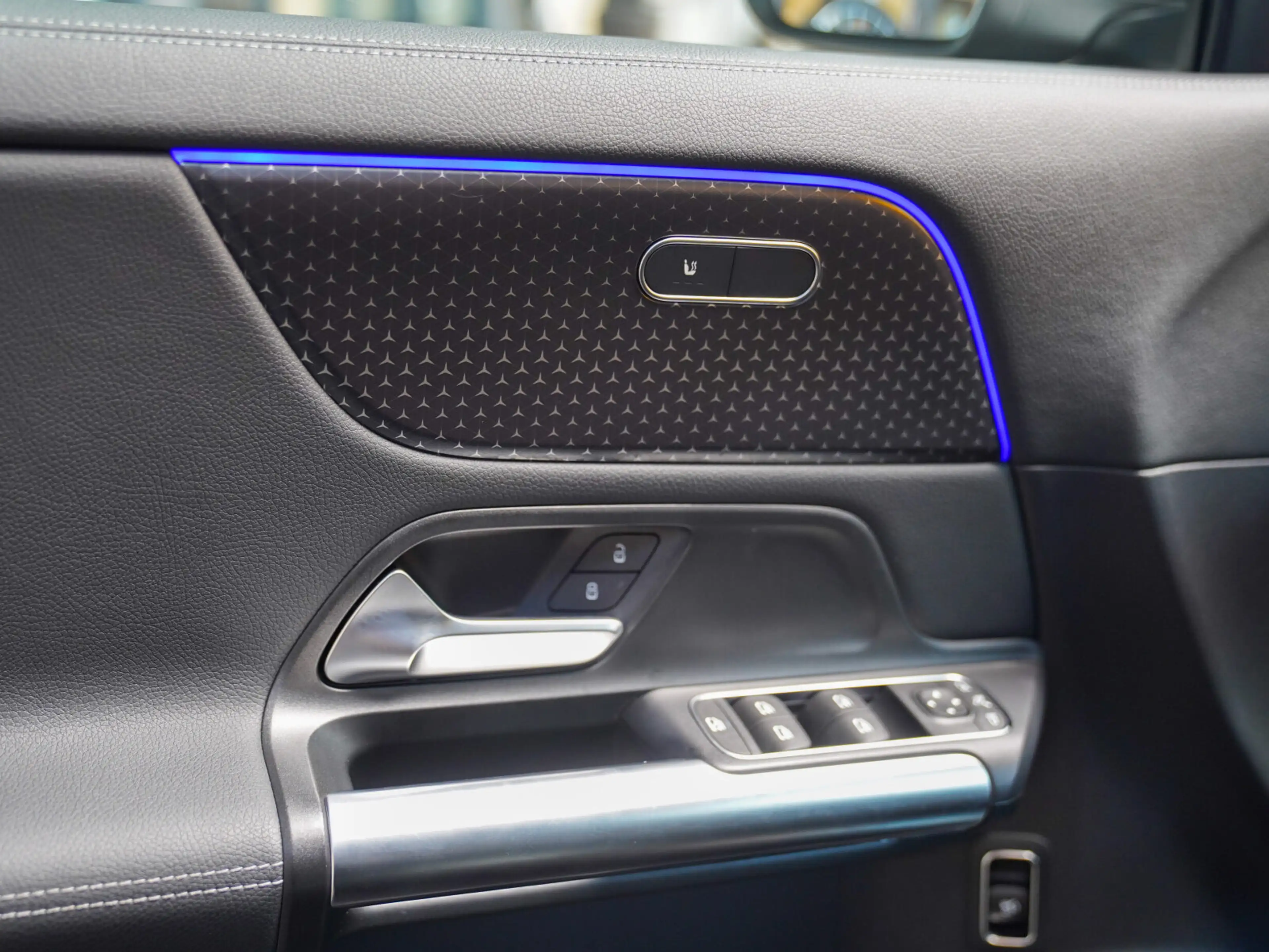 Mercedes-Benz EQA 300 EQA 300 4M Progressive CarPlay Kamera Totwinkel — photo 14
