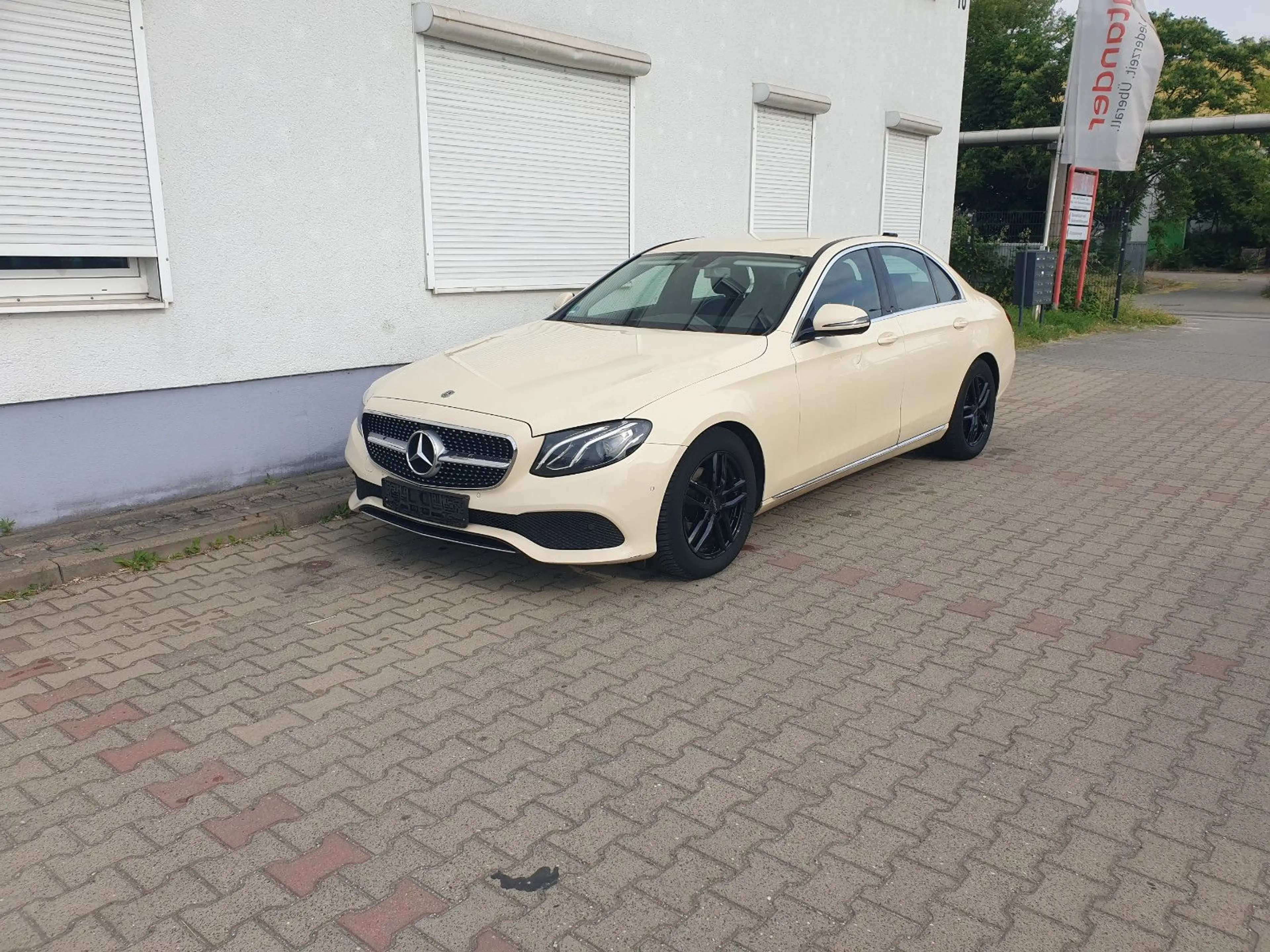 Mercedes-Benz E 200 E Limousine E 200 d/Comand/LED/RFK — photo 2