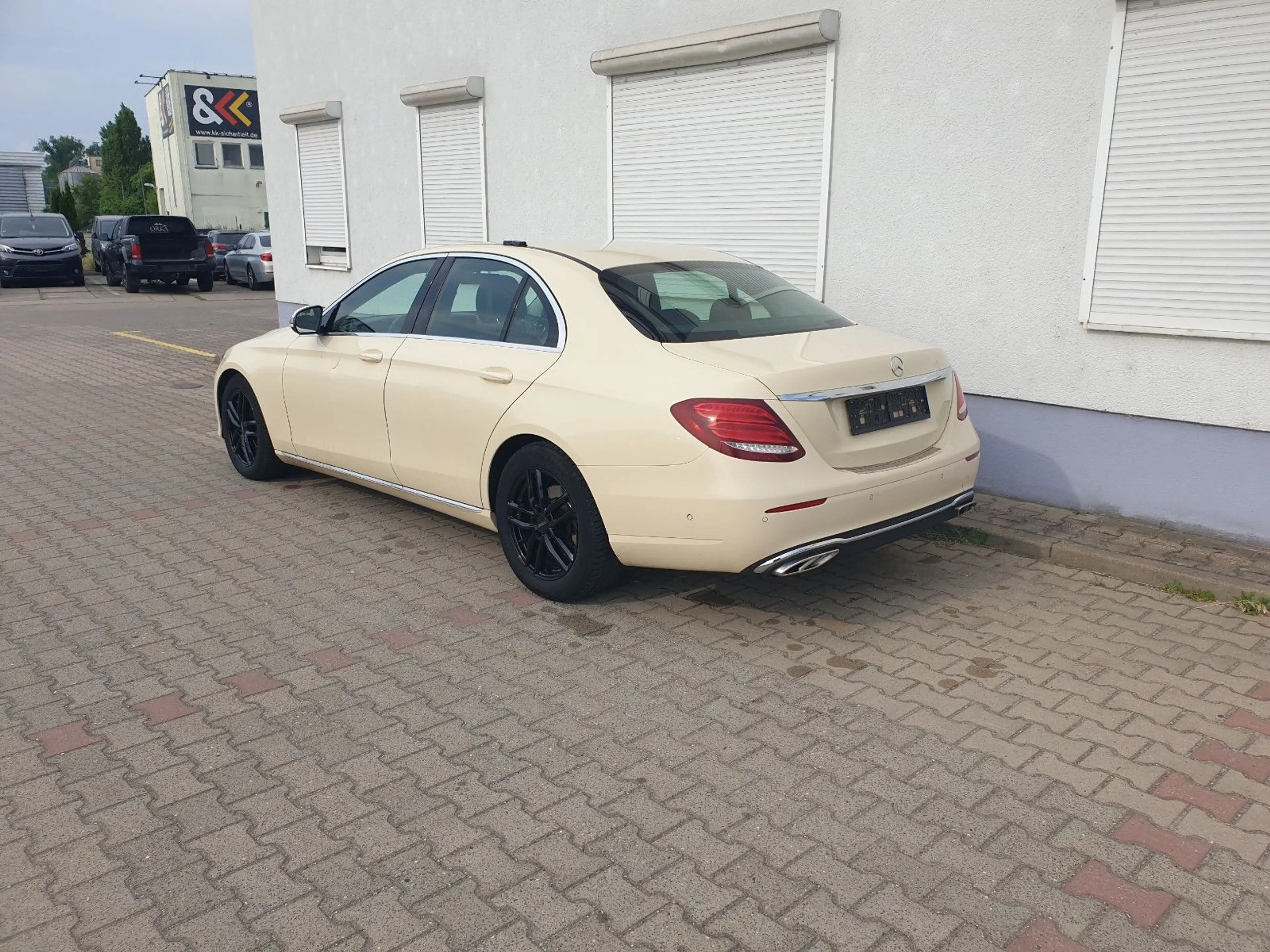 Mercedes-Benz E 200 E Limousine E 200 d/Comand/LED/RFK — photo 3