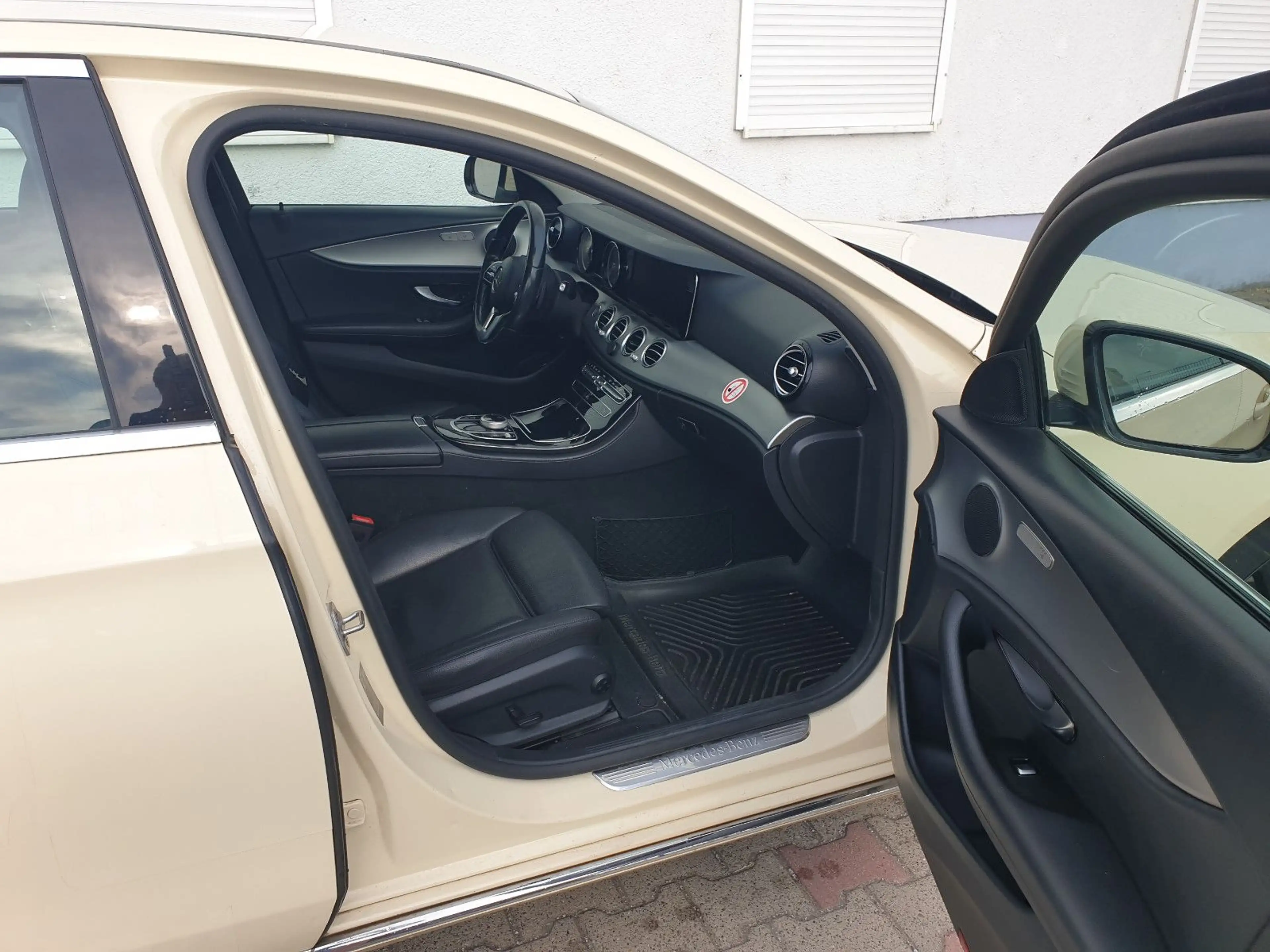 Mercedes-Benz E 200 E Limousine E 200 d/Comand/LED/RFK — photo 10