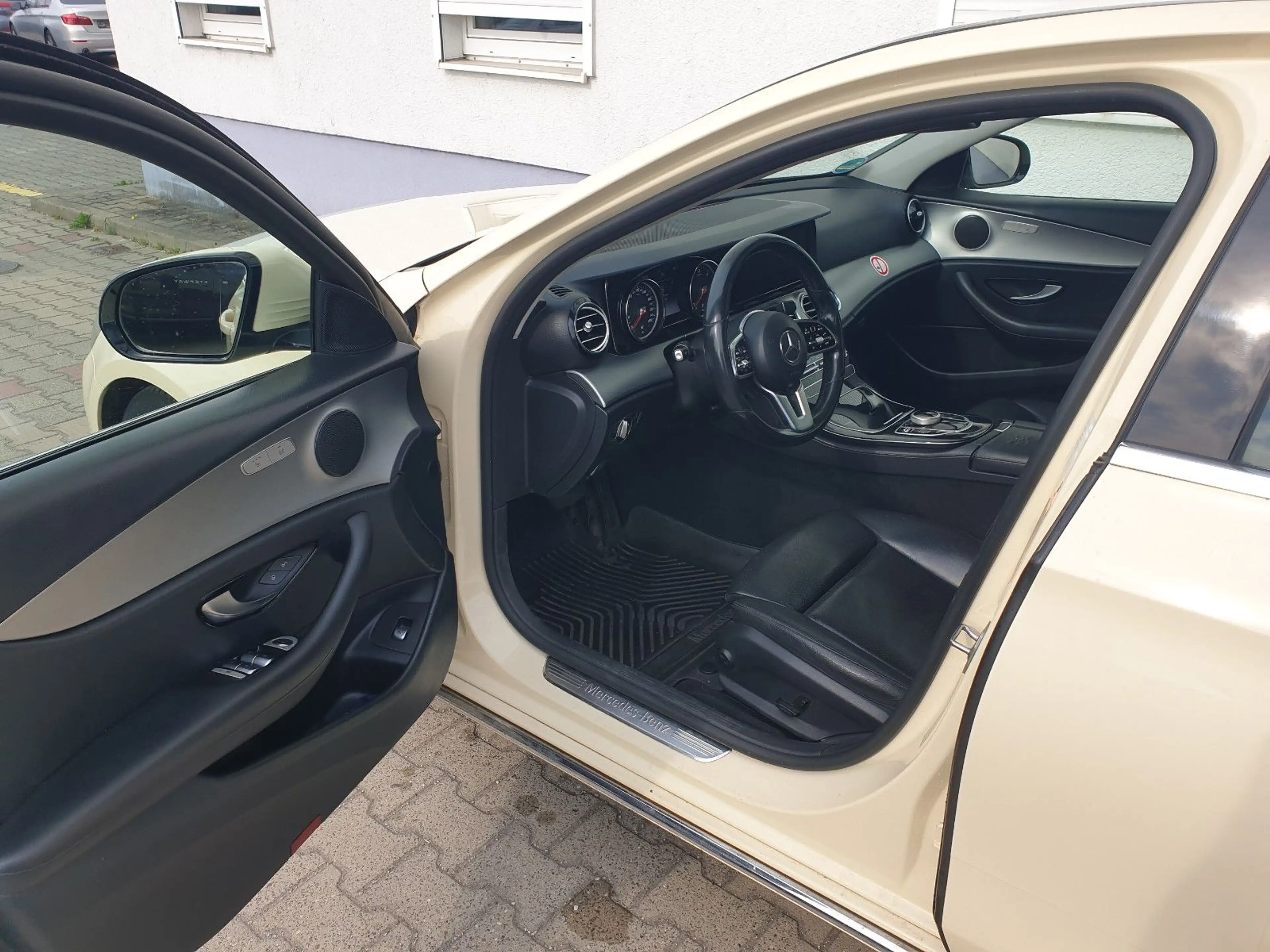 Mercedes-Benz E 200 E Limousine E 200 d/Comand/LED/RFK — photo 9