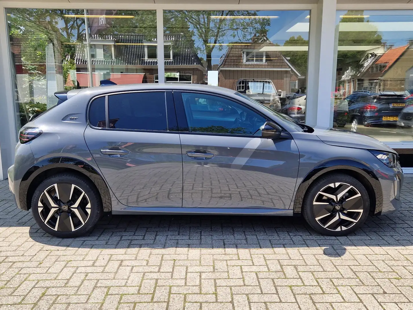Peugeot 208 1.2T 100pk GT | Navigatie | Climate & Cruise Contr Gris - 2