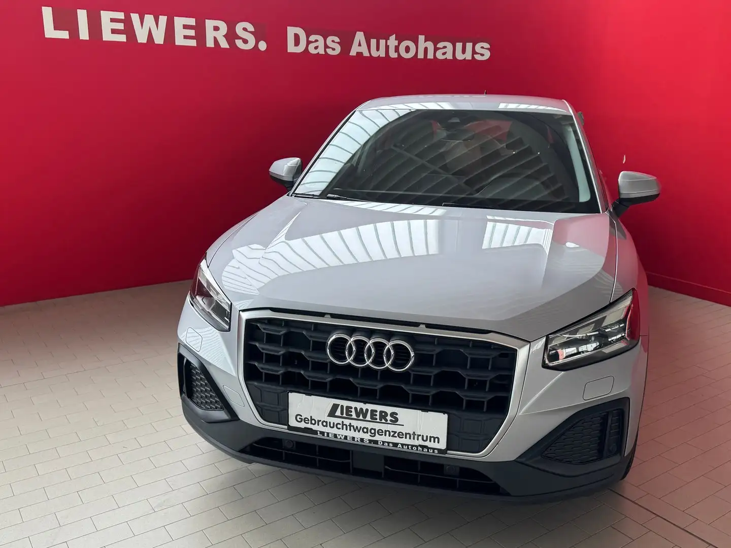 Audi Q2 35 TFSI intense Silber - 2