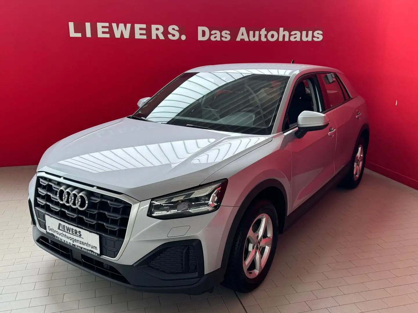 Audi Q2 35 TFSI intense Silber - 1