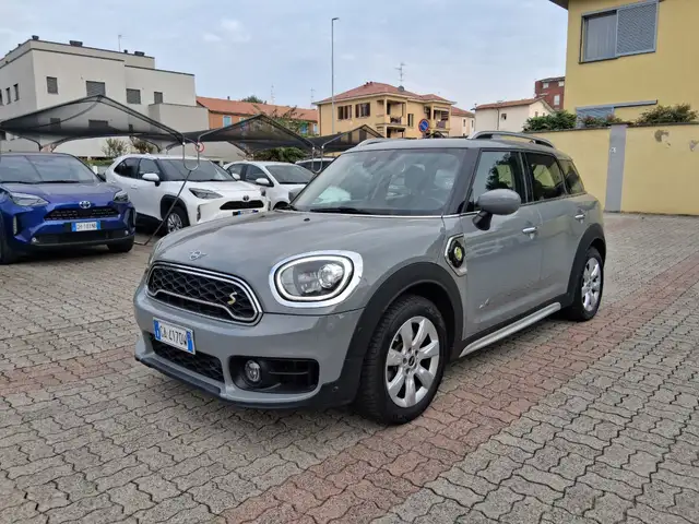MINI Cooper SE Countryman en vente chez une concession Italie