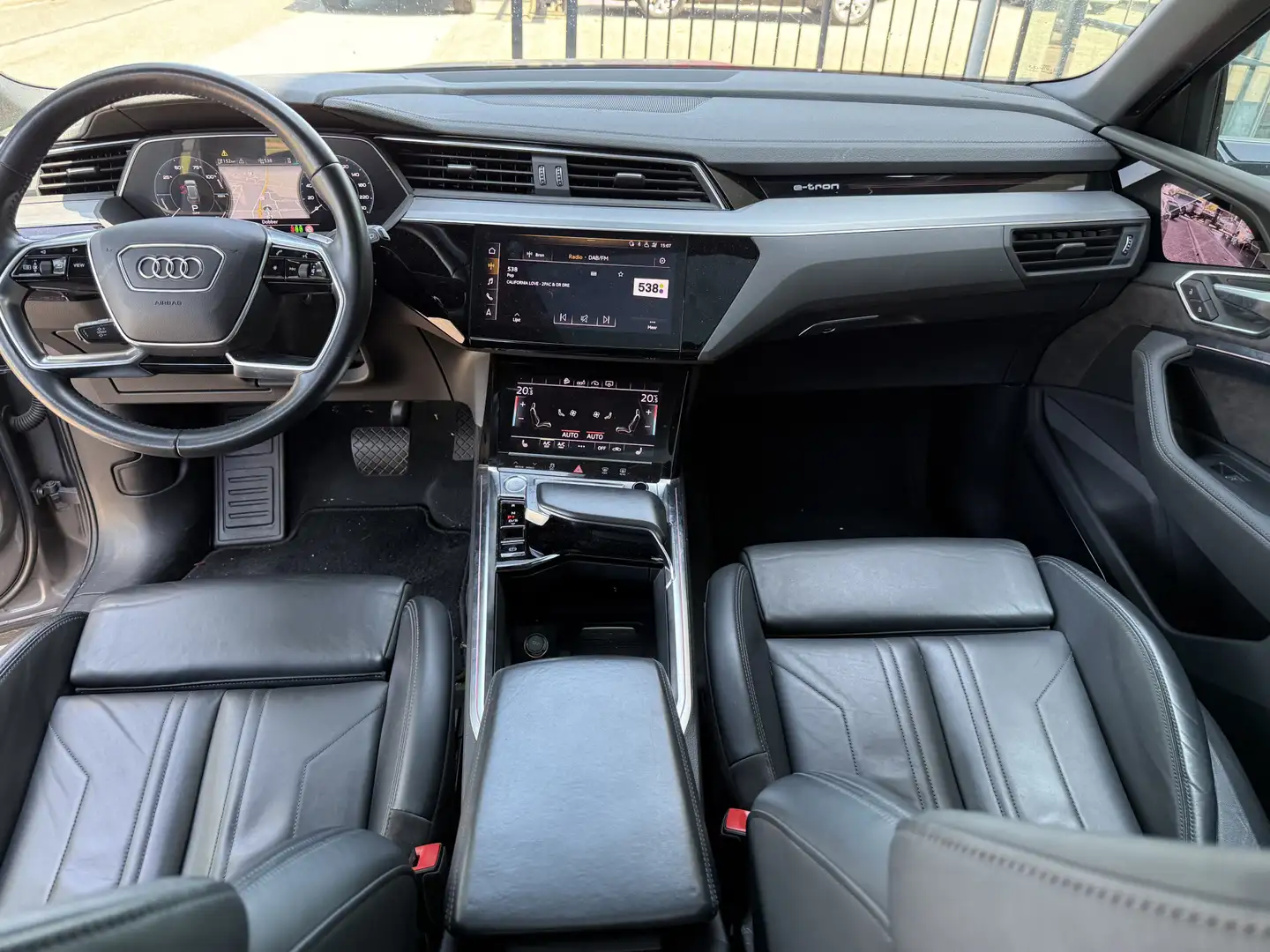 Audi e-tron 55 quattro advanced 95 kWh ** Panodak ** B&O ** Tr Grijs - 2