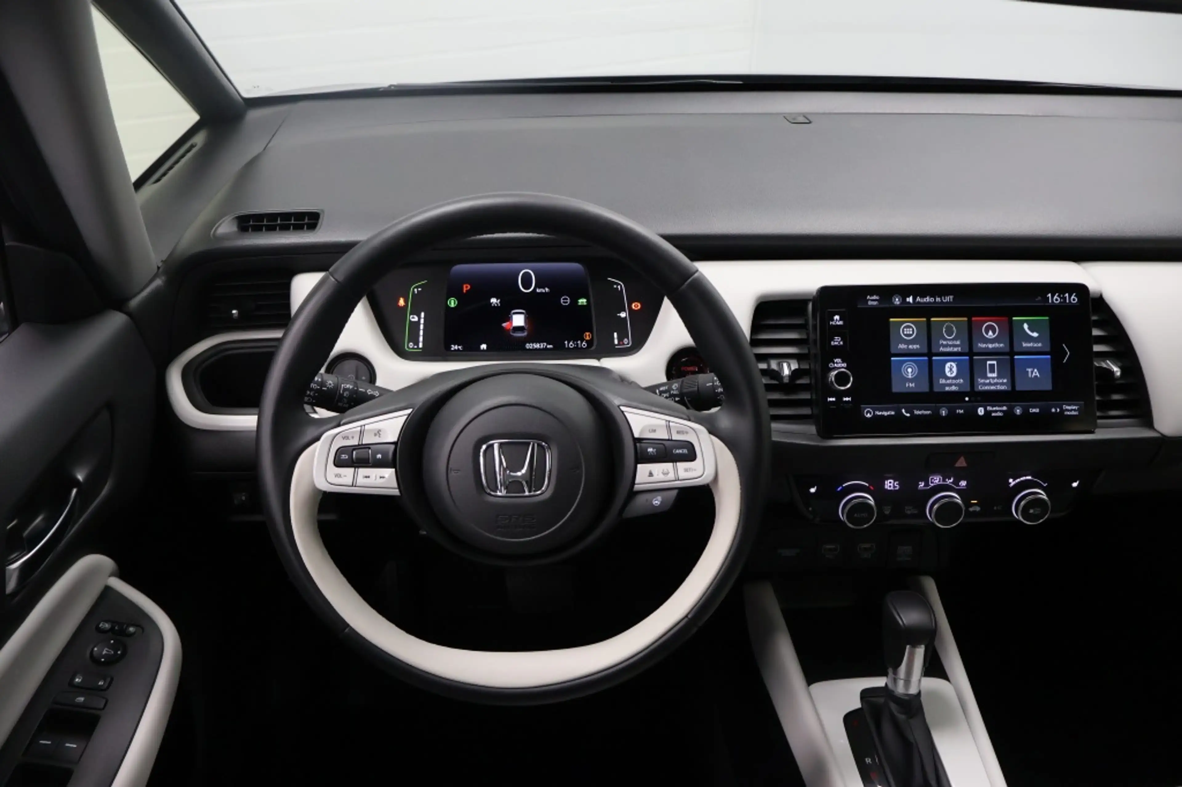 Honda Jazz 1.5 e:HEV Executive — photo 10