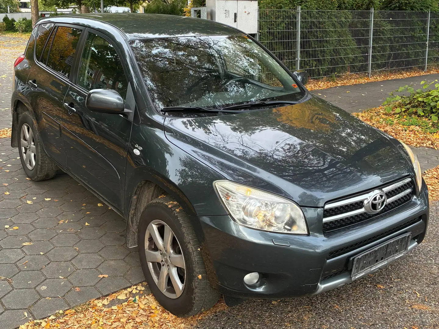Toyota RAV 4 Toyota RAV4 2,2 Diesel D4D Grau - 1