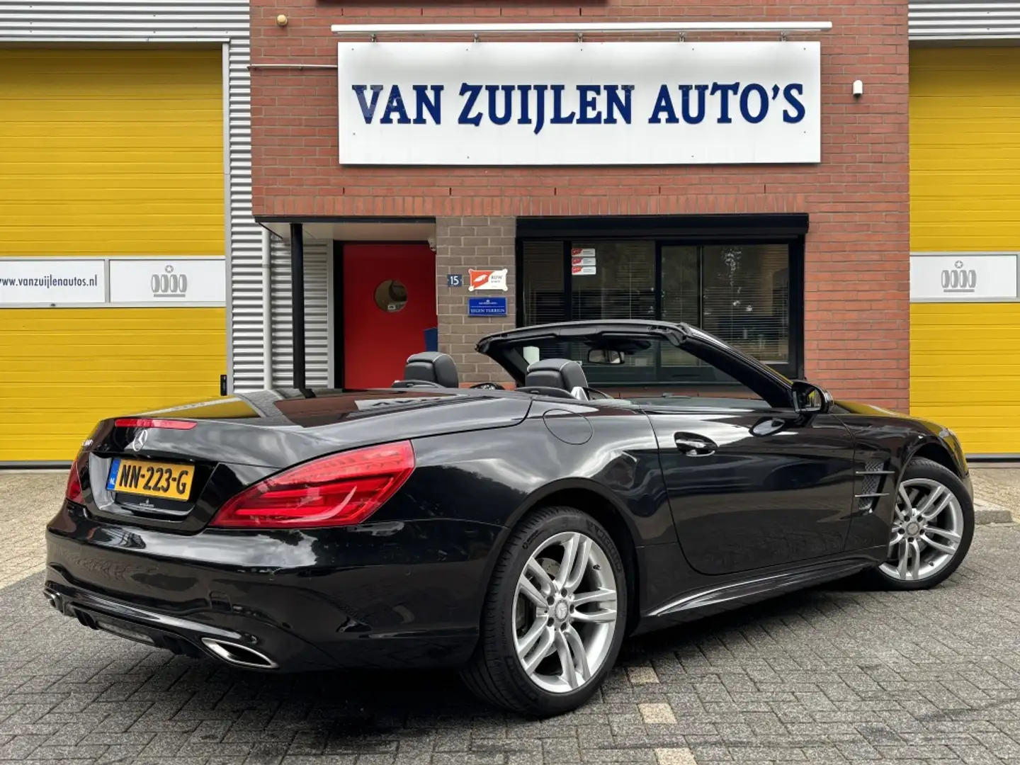 Mercedes-Benz SL 400 AMG MY17 Panorama Distronic Memory Airscarf Harman Zwart - 2