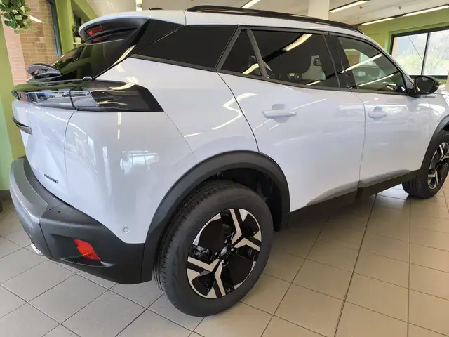 Peugeot 2008 view 9