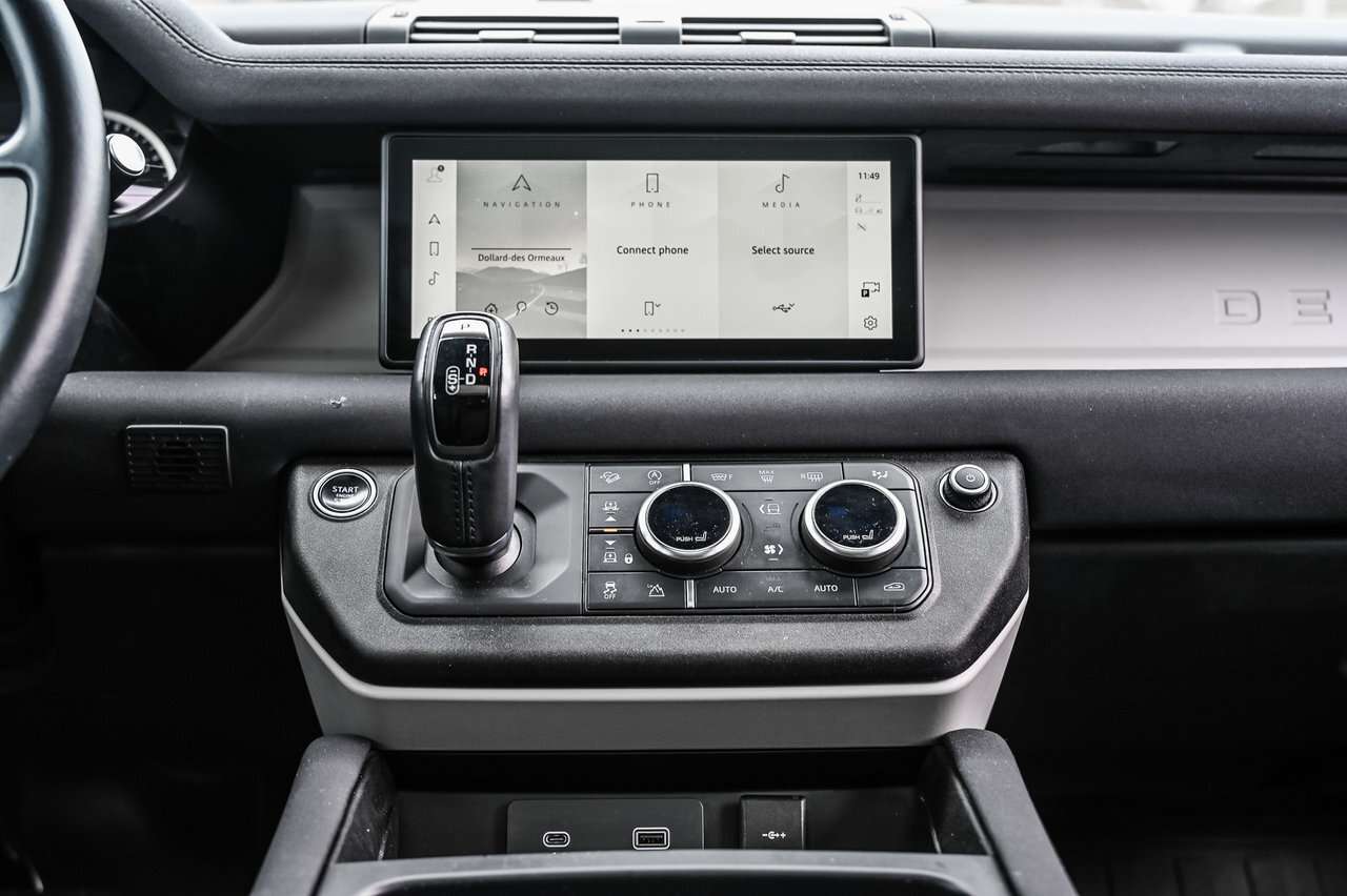 2023 Land Rover Defender 110 P300 S thumb 24