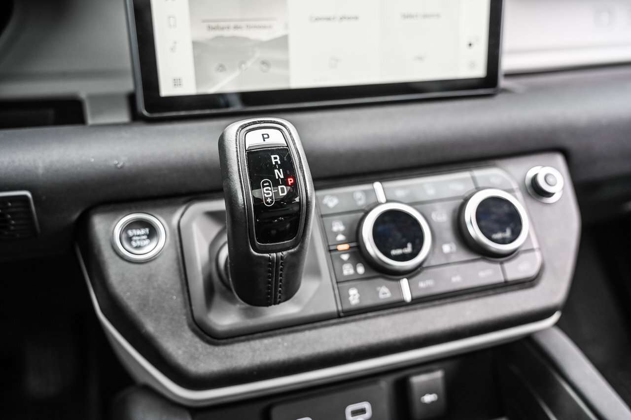 2023 Land Rover Defender 110 P300 S thumb 14