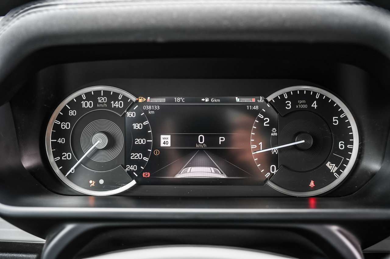 2023 Land Rover Defender 110 P300 S thumb 13