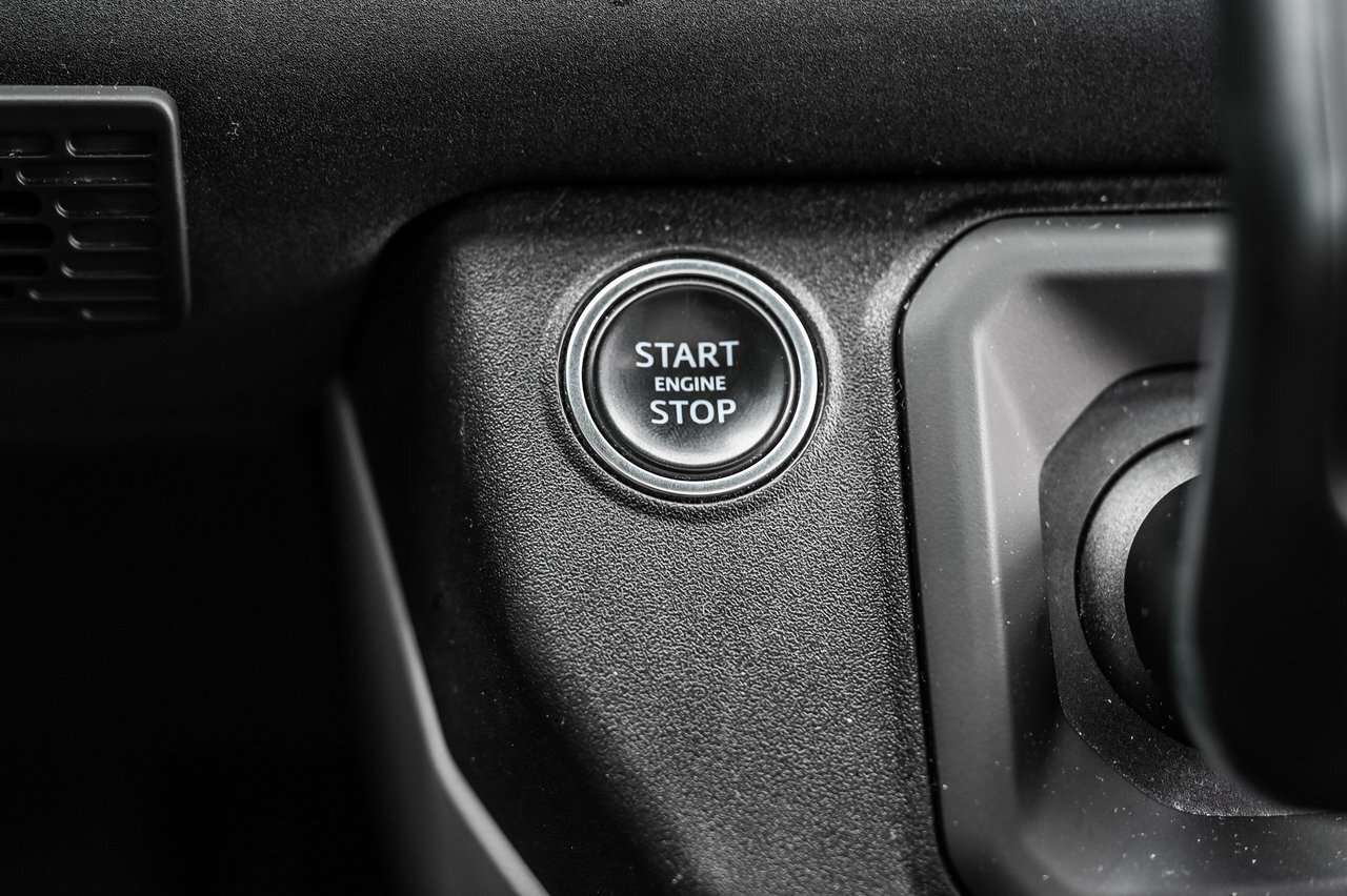 2023 Land Rover Defender 110 P300 S thumb 15