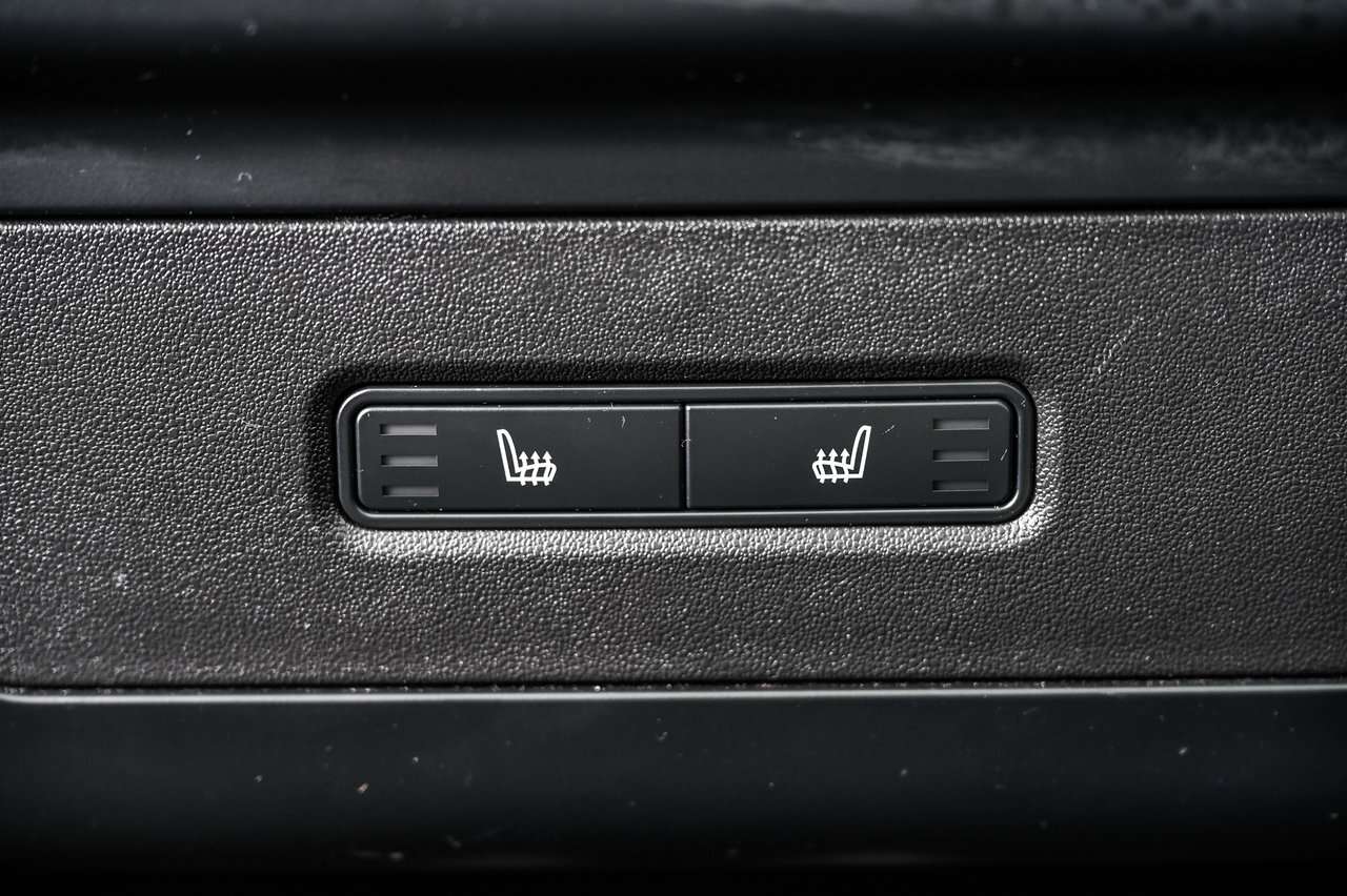 2023 Land Rover Defender 110 P300 S thumb 21
