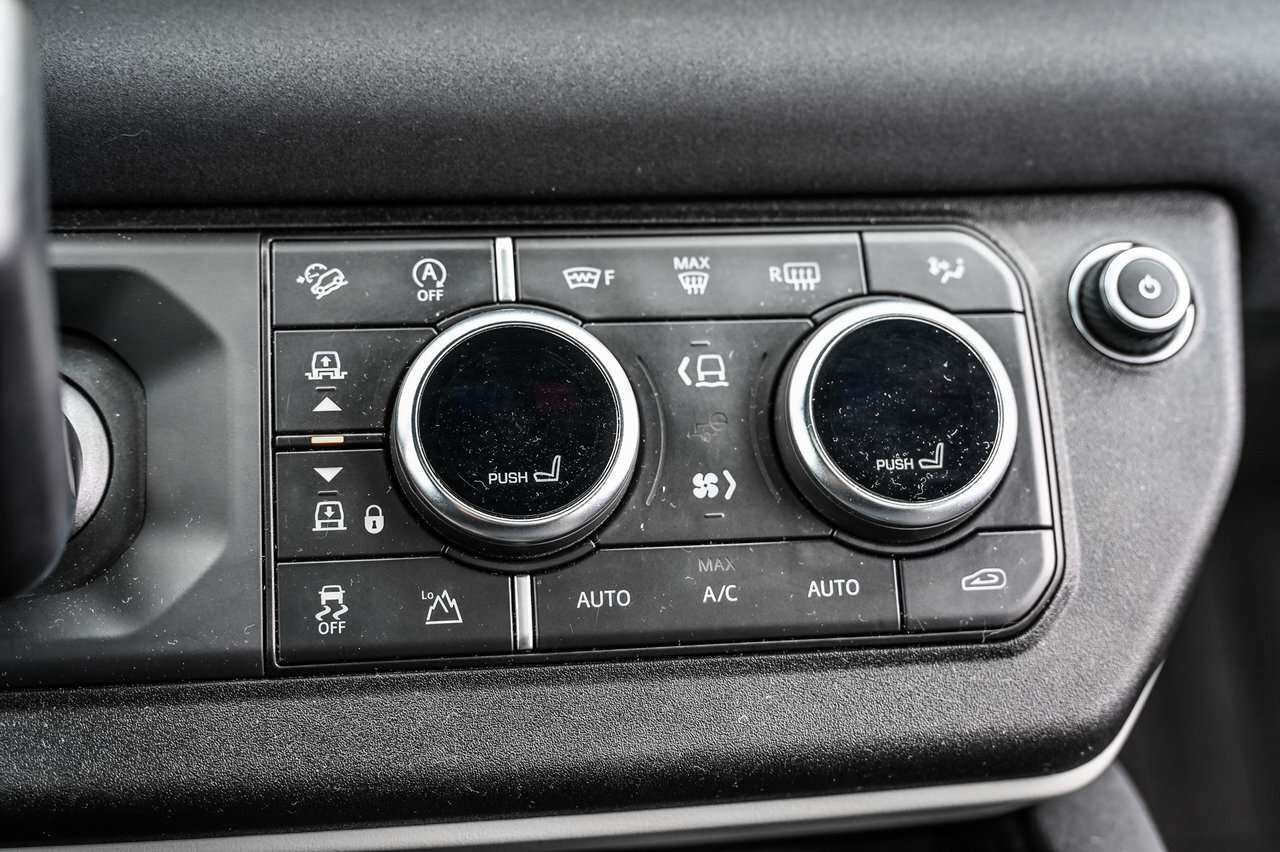 2023 Land Rover Defender 110 P300 S thumb 16