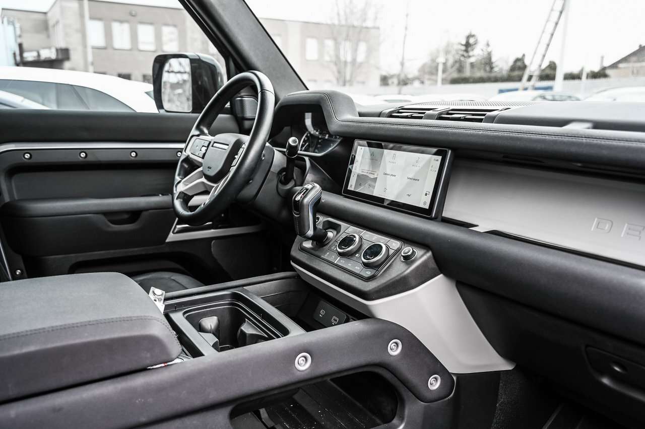 2023 Land Rover Defender 110 P300 S thumb 25