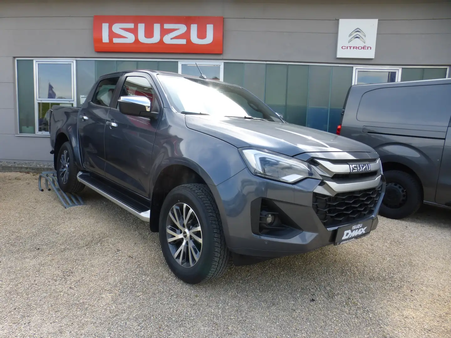 Isuzu D-Max 1.9l Double Cab 4x4 LSE A/T Grijs - 2