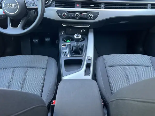 Audi A4 view 9