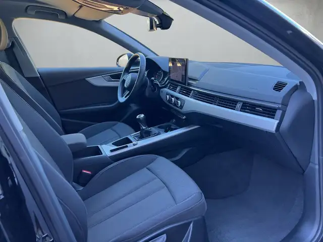 Audi A4 view 13