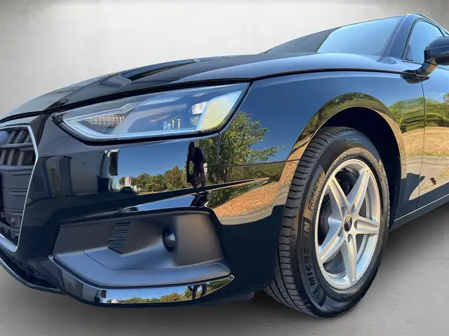 Audi A4 view 4