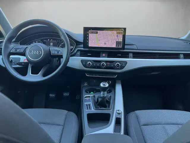 Audi A4 view 8