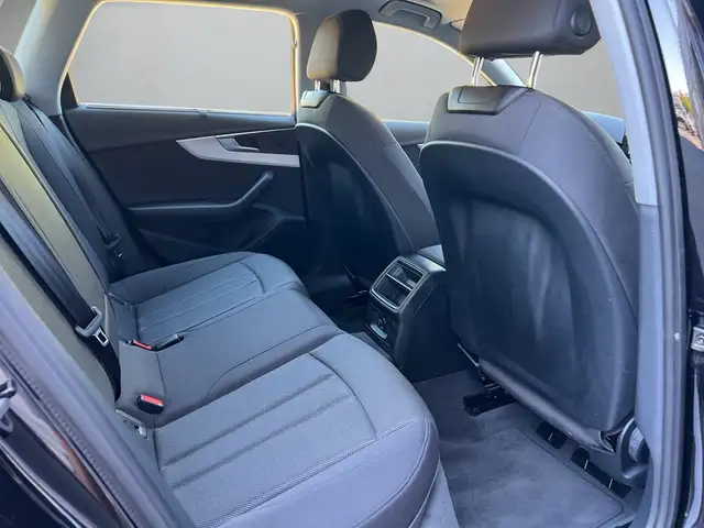 Audi A4 view 12