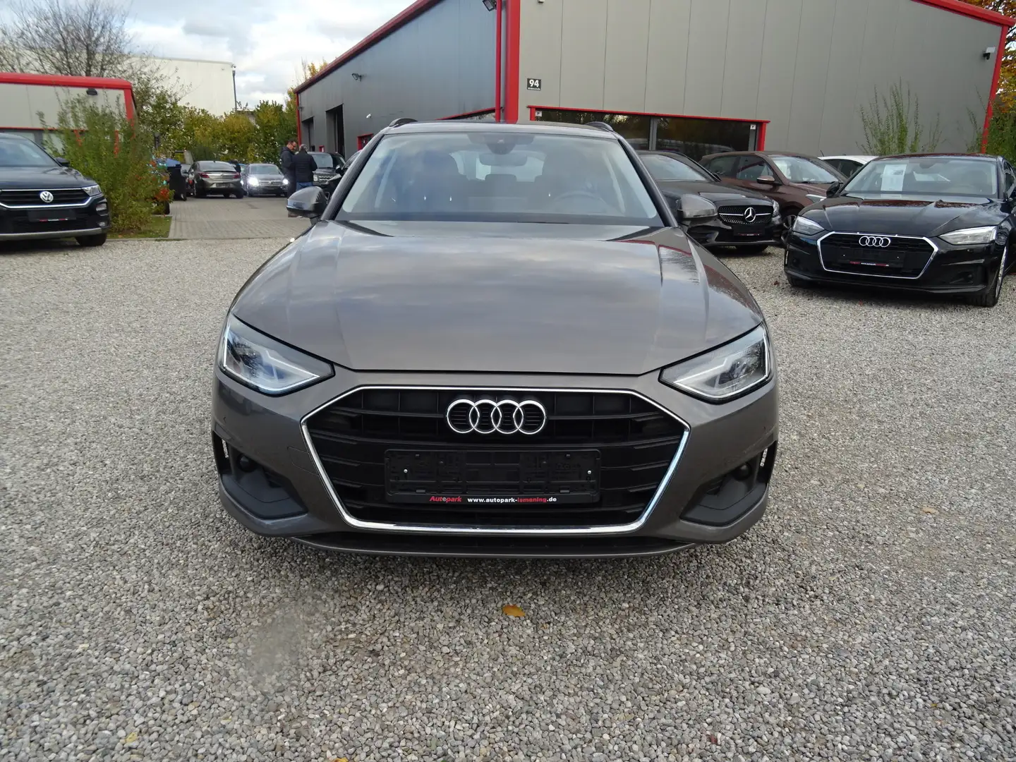 Audi A4 Avant (8WD) 40 TDI basis Grau - 2
