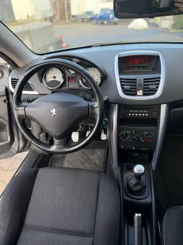 Peugeot 207 view 6
