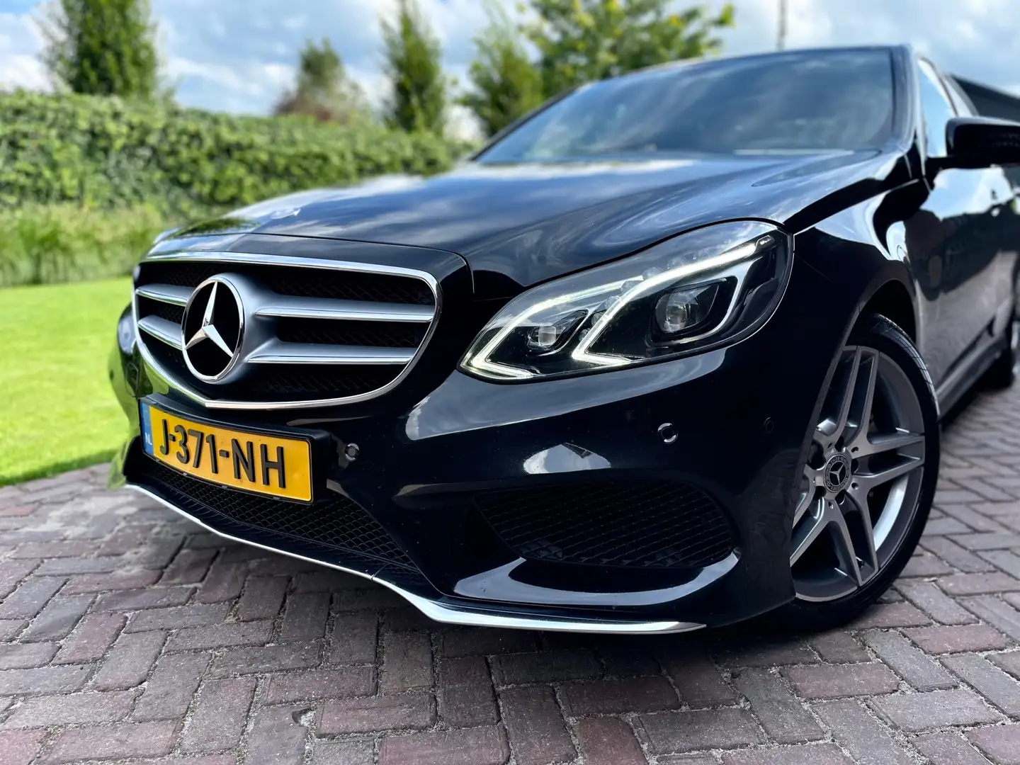 Mercedes-Benz E 400 4MATIC V6 AMG Pano Leder Navi Negru - 2