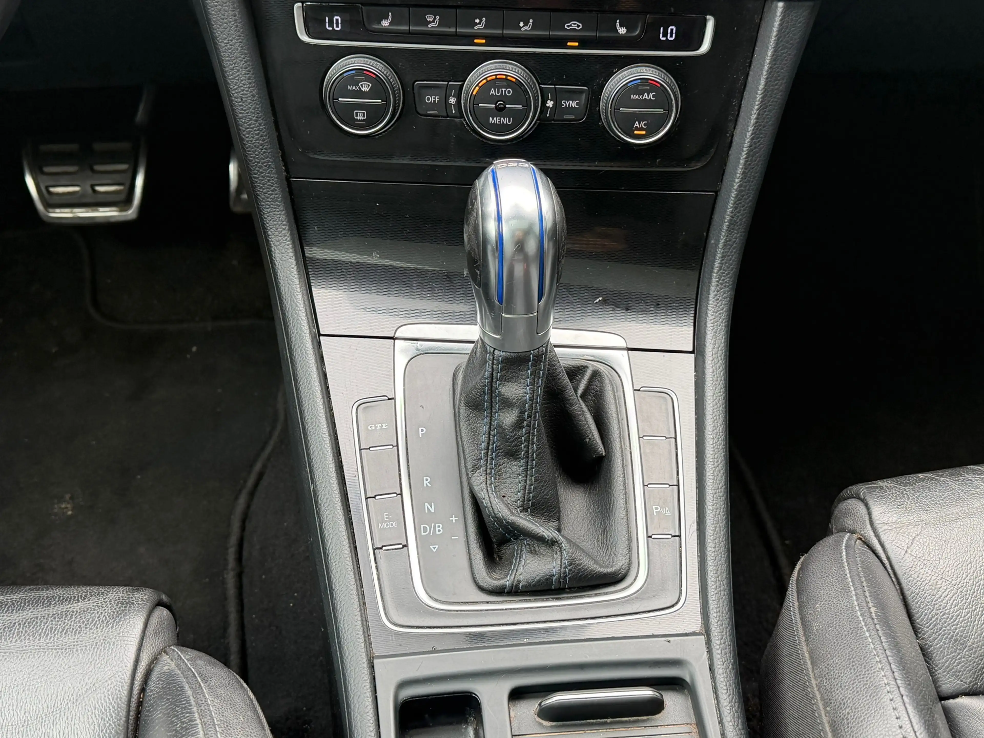 Volkswagen Golf GTE 1.4 TSI PANO/DSG/LEER — photo 15