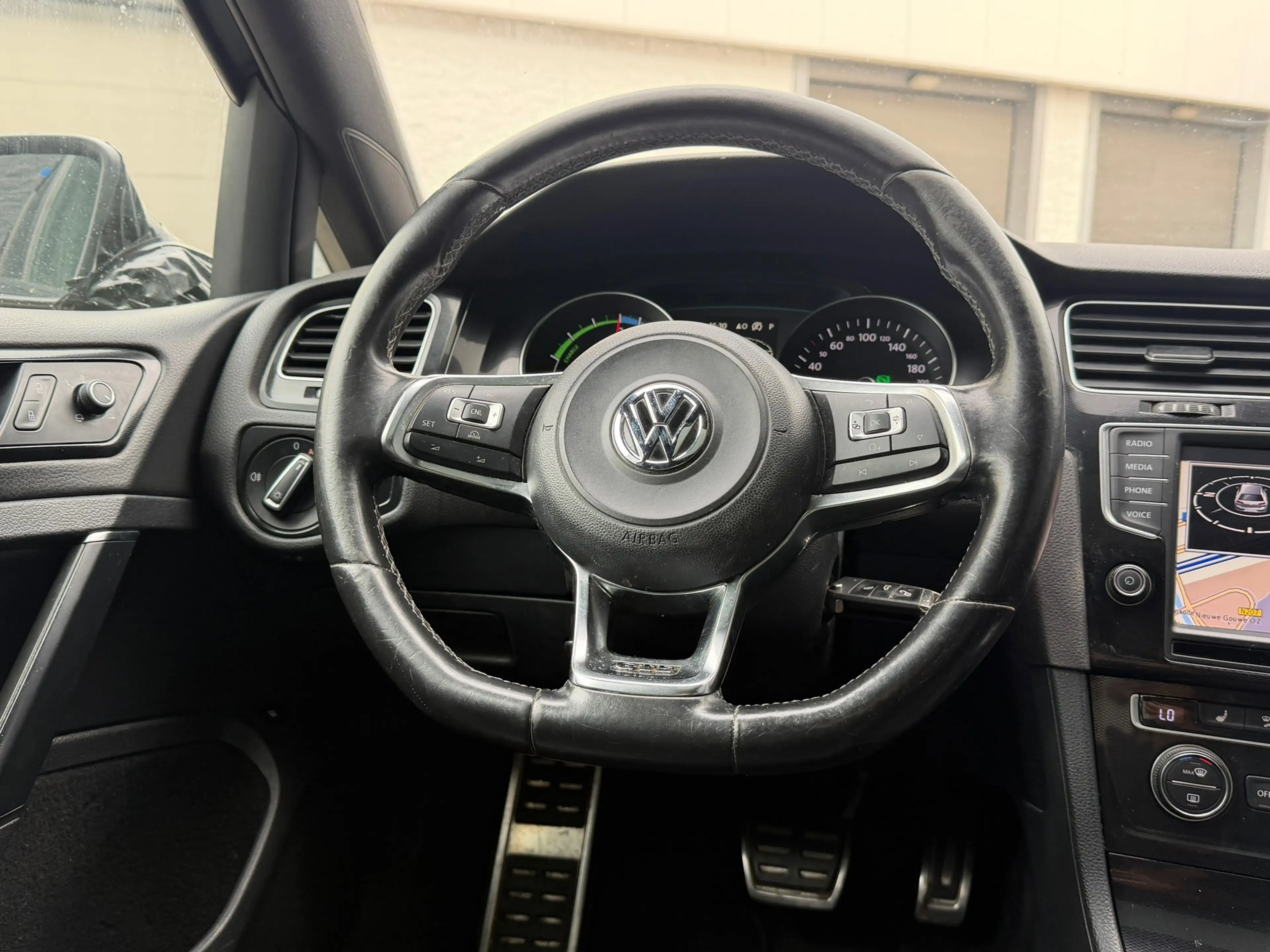 Volkswagen Golf GTE 1.4 TSI PANO/DSG/LEER — photo 13