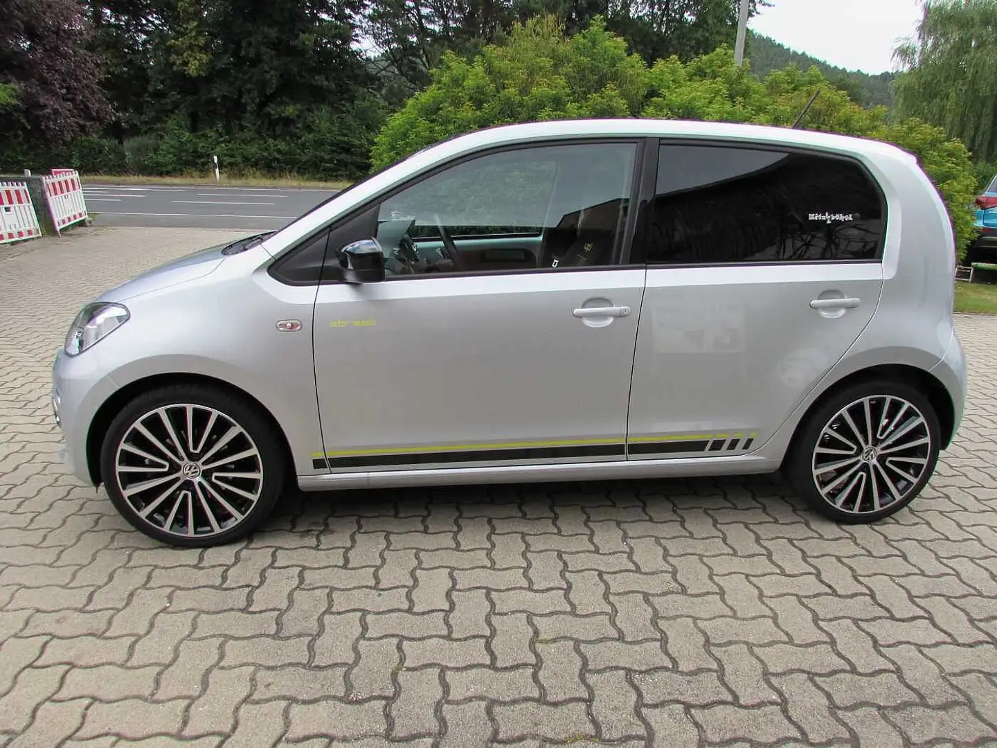 Volkswagen up! Up  5-Türer BMT street up! 'Navi/SHZ/PDC/LM' Silber - 2