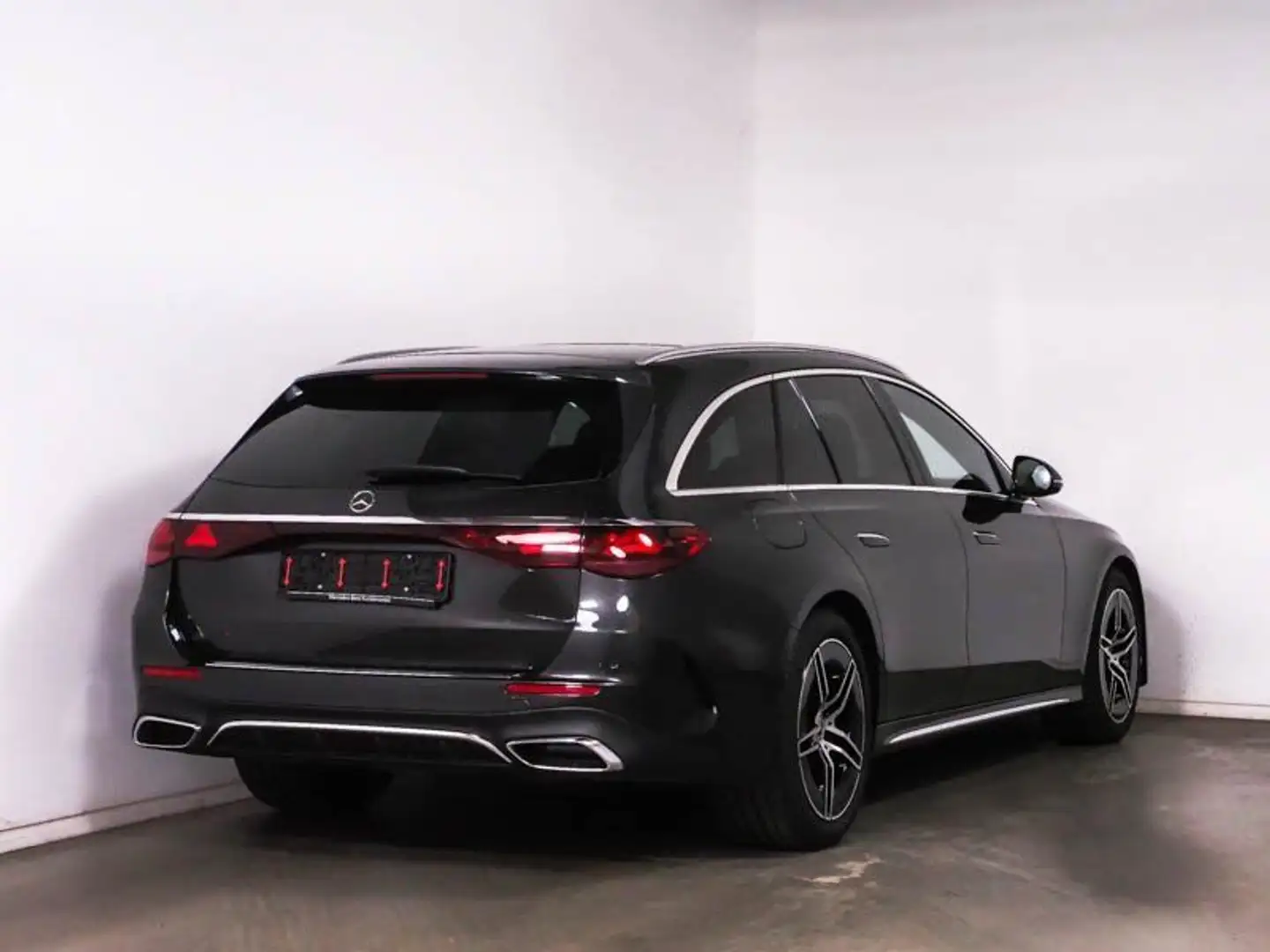 Mercedes-Benz E 200 T 4M AMG+DIST+LED+BURMESTER+AHK+360°+KEY Grau - 2
